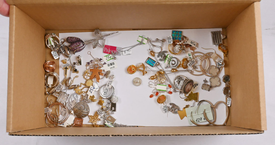 Discovery lot mainly of silver jewelry – very versatile!