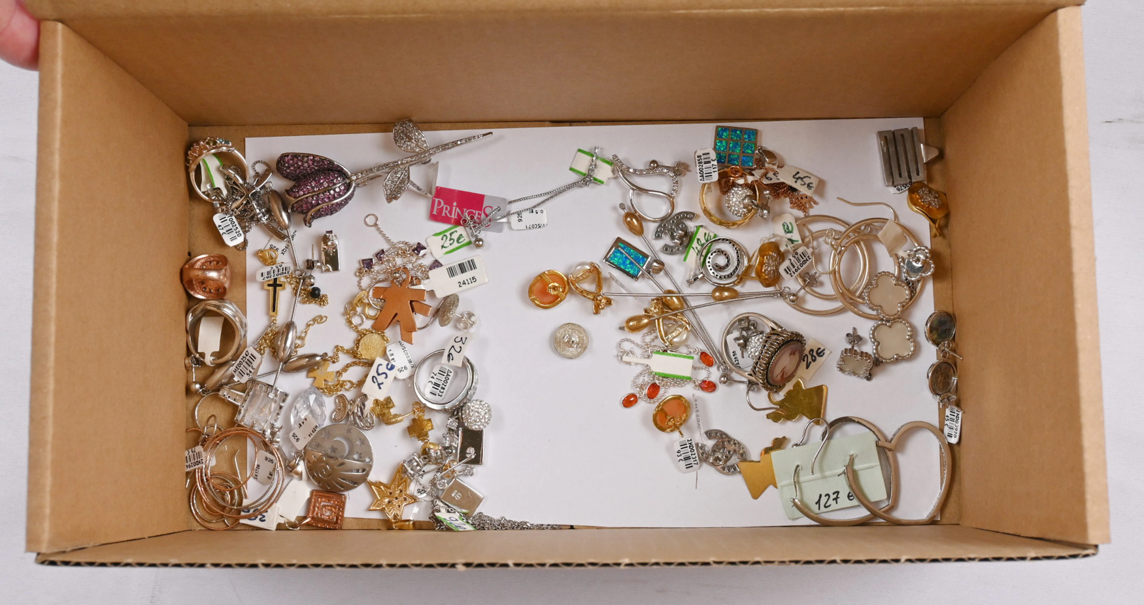 Discovery lot mainly of silver jewelry – very versatile!