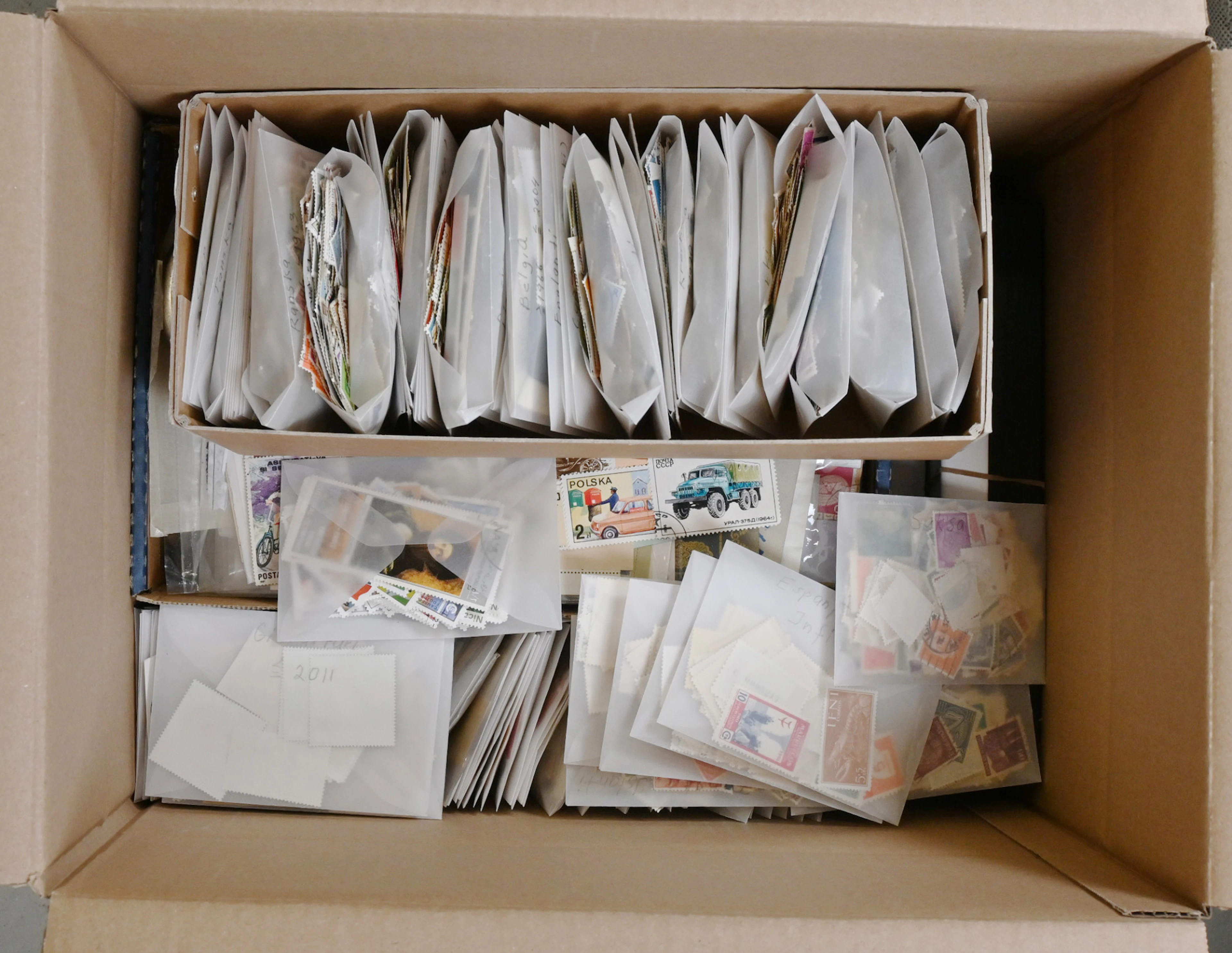 Foreign and Finnish stamps in small boxes and cases, gross weight