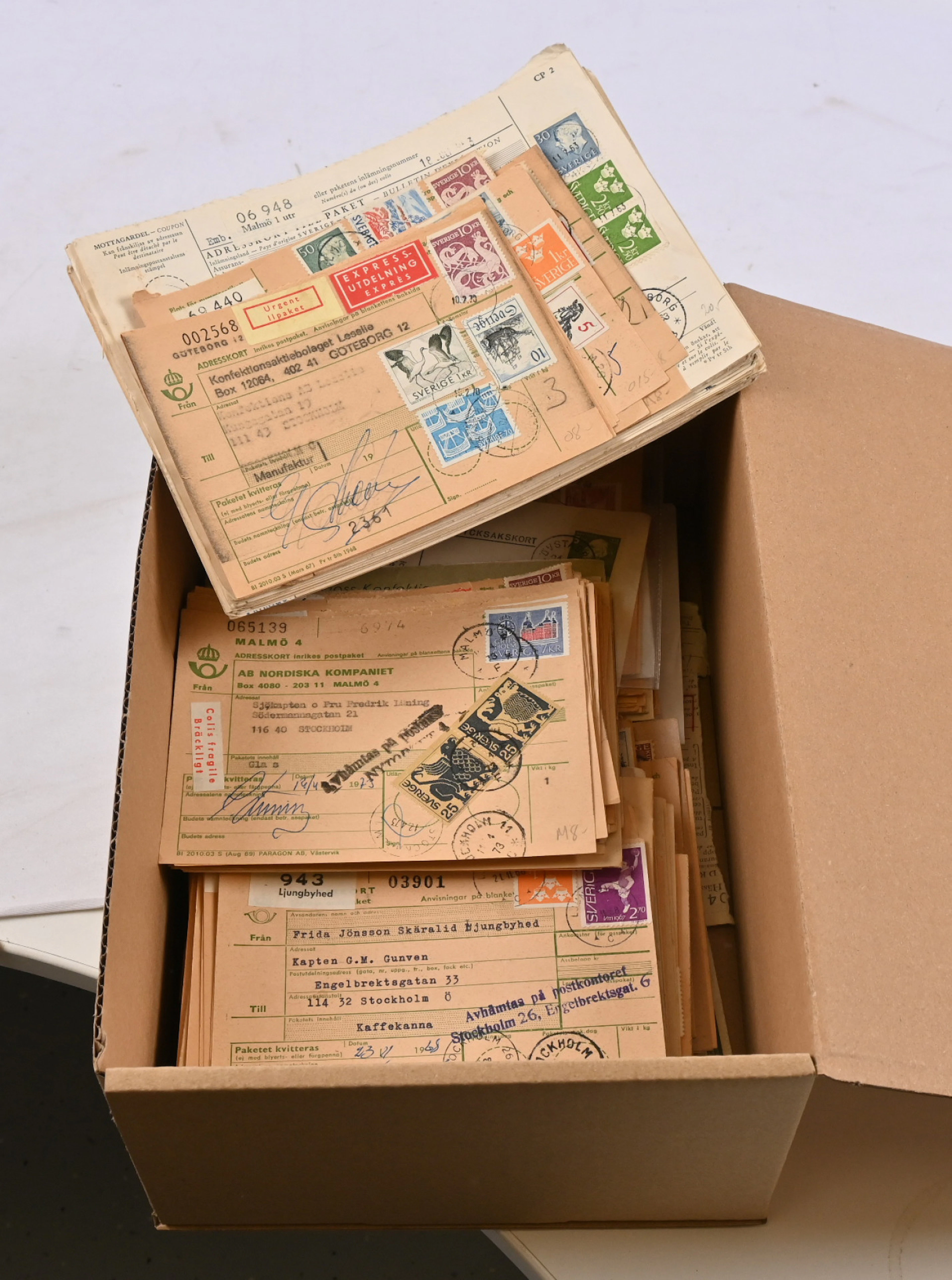 Selection of postal items in approximately 1½ KG box. Plenty of parcel
