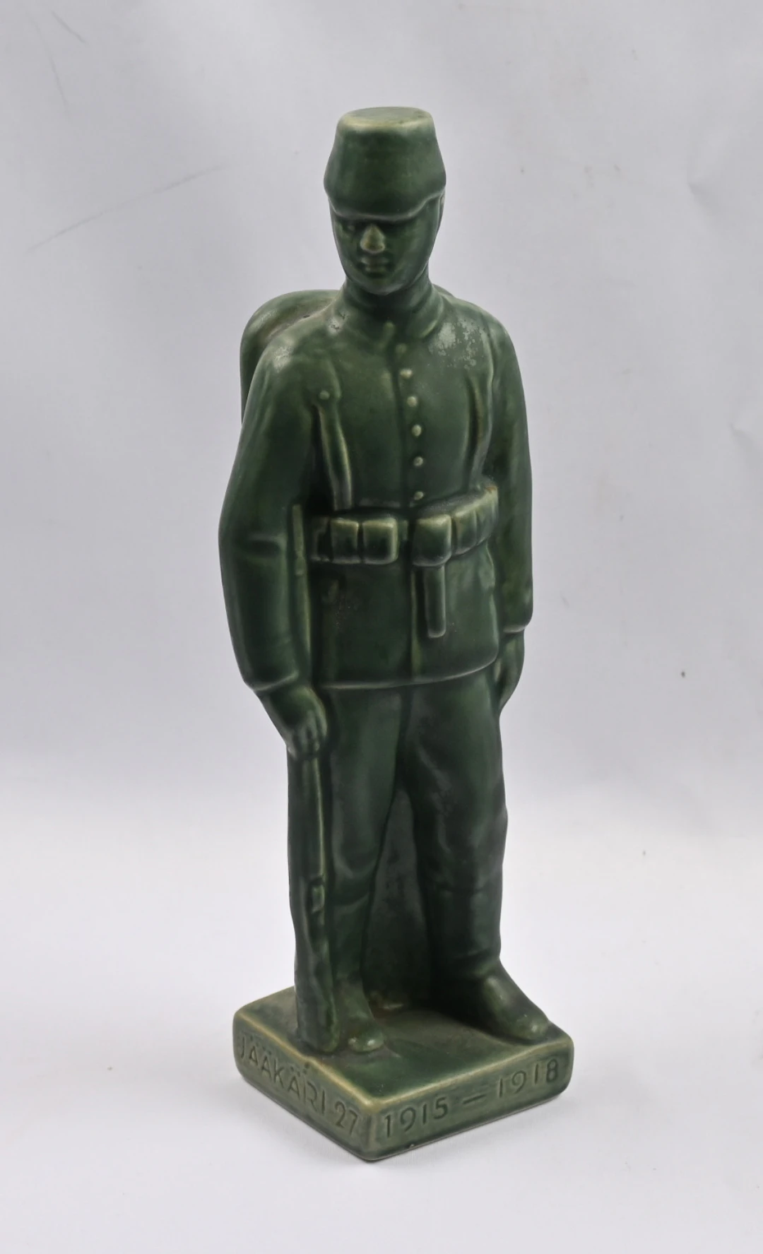 Arabia, Lauri Leppänen, Jaeger 27 statue, height approx. 26 cm.