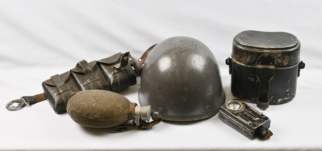 Selection of militaria. Finnish canteen, mess kit, Daimon brand flashlight