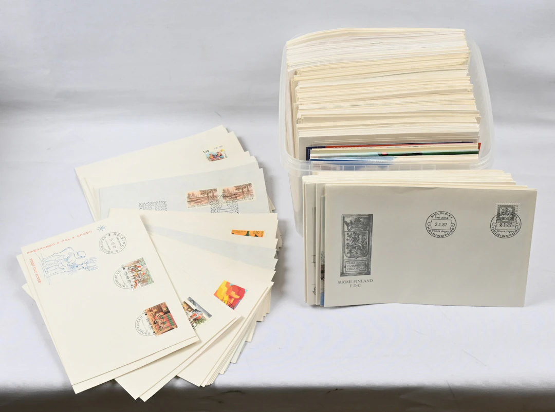 1956 - 2000 plentiful selection of FDCs in 13 albums etc. Mostly material