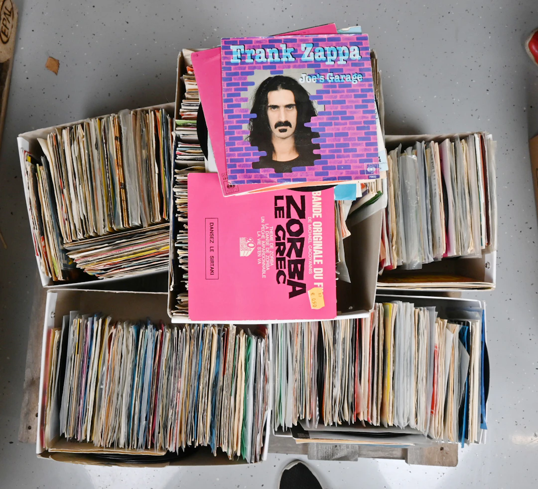 Collection of singles in five boxes including eg. Finnish Singles: