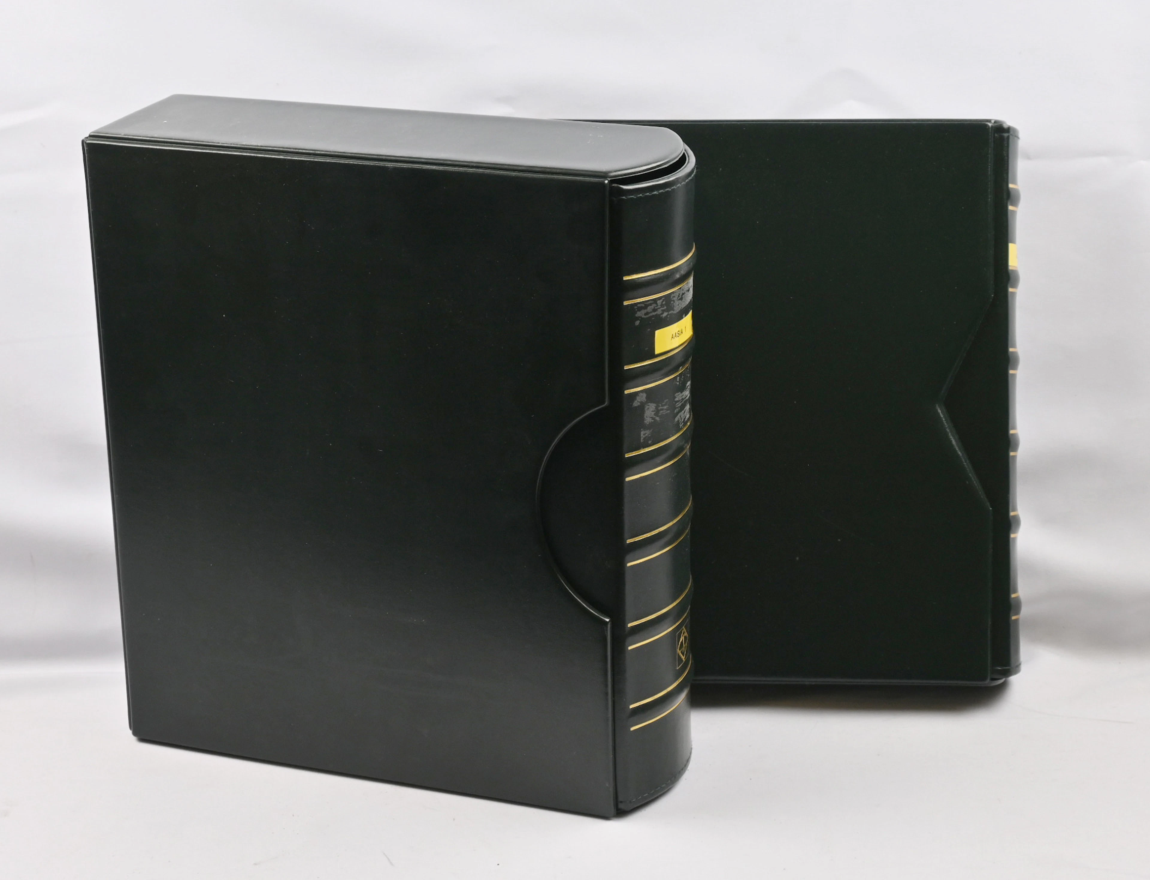 Asia, extensive collection in two albums on stock pages, over 6000