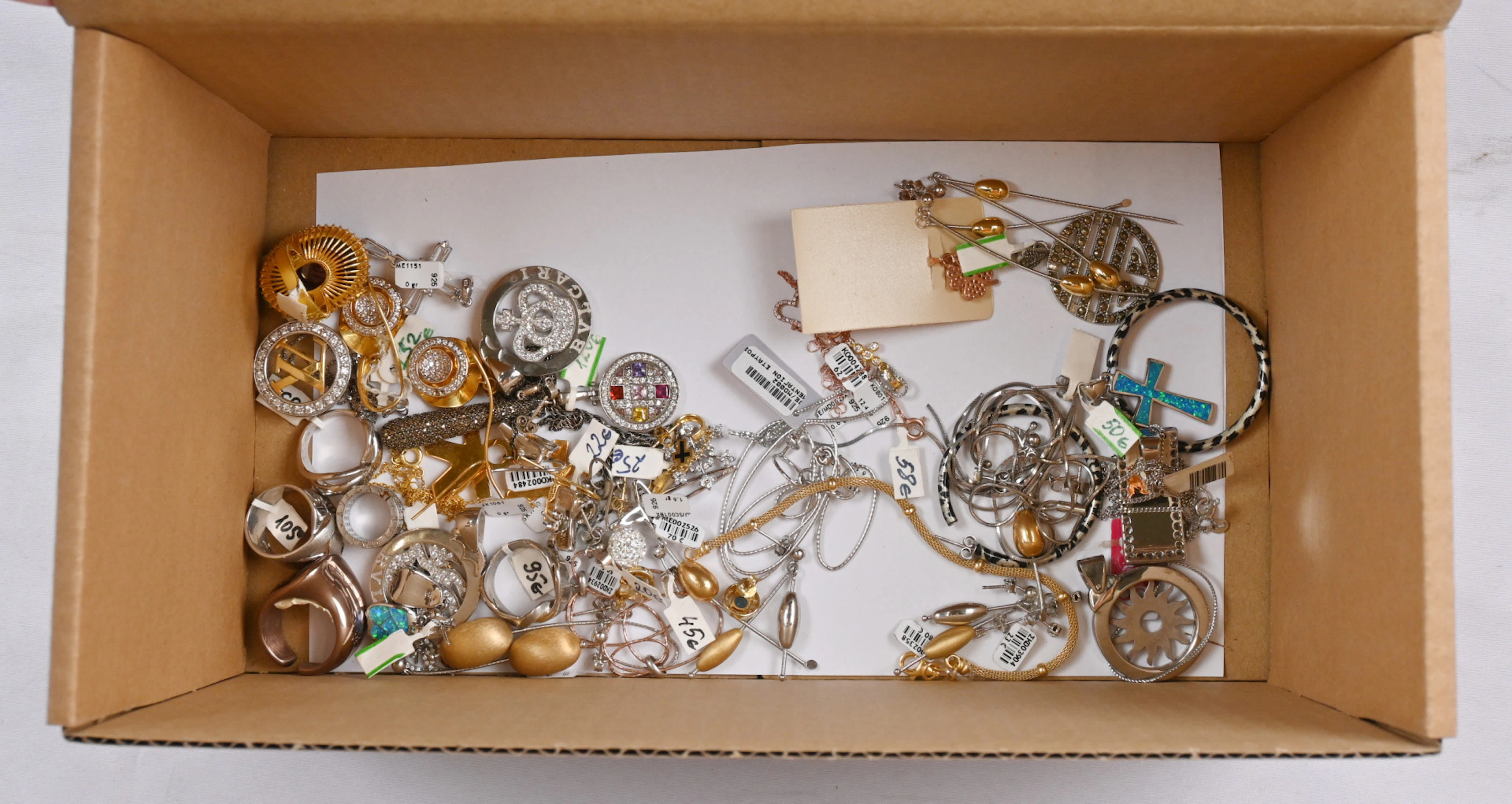 Discovery lot mainly of silver jewelry – very versatile!
