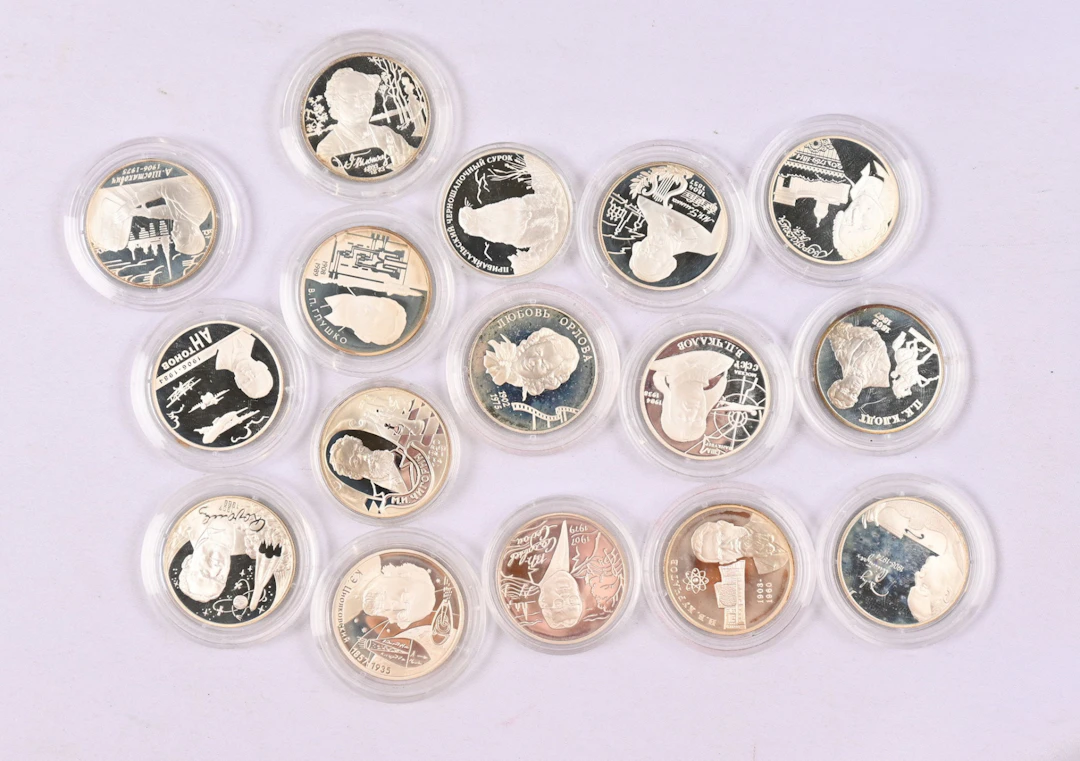 2000 - 2009 16 different 2 Rouble silver commemorative coins in capsules.