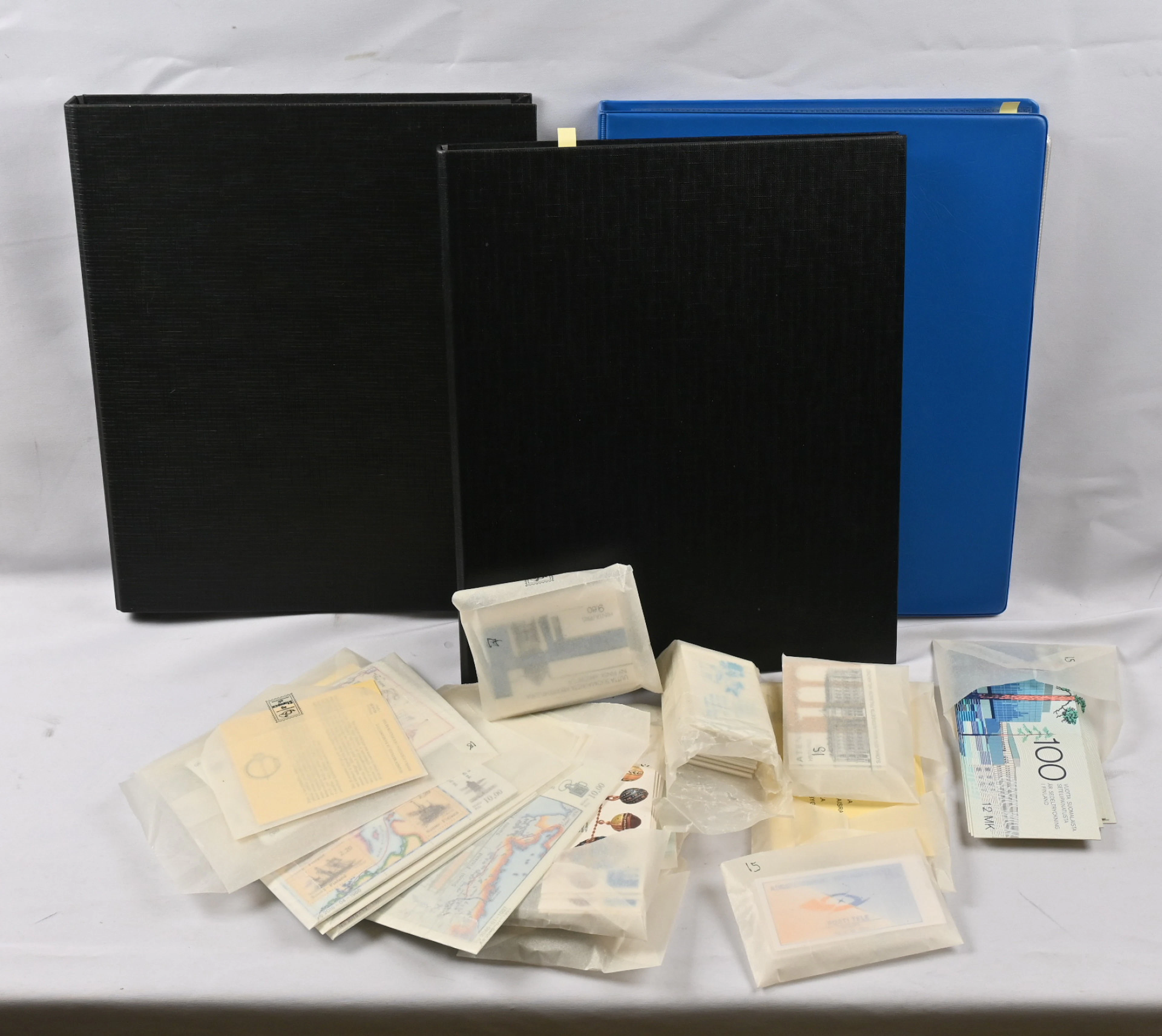 1976 - 1989 selection of MNH ** sheet parts in two binders + Aland