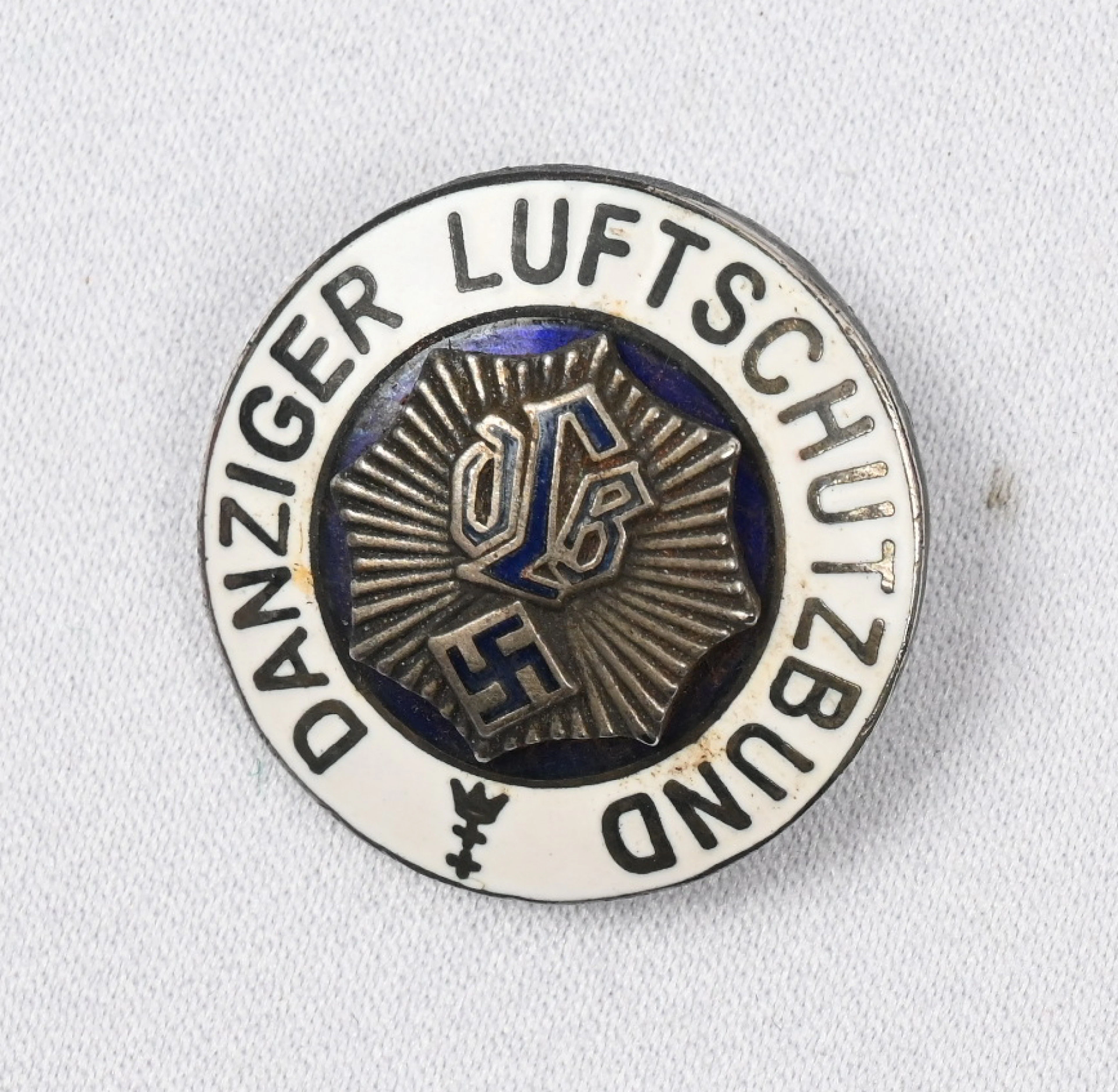 German Danzig enameled breast badge, with text ”DANZIGER LUFTSCHUTZBUND”