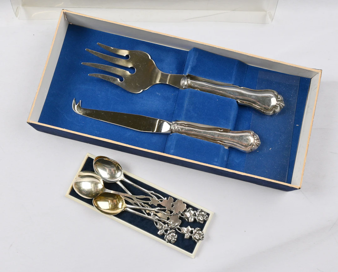 Chippendale cake server and knife handles silver (830) and additionally