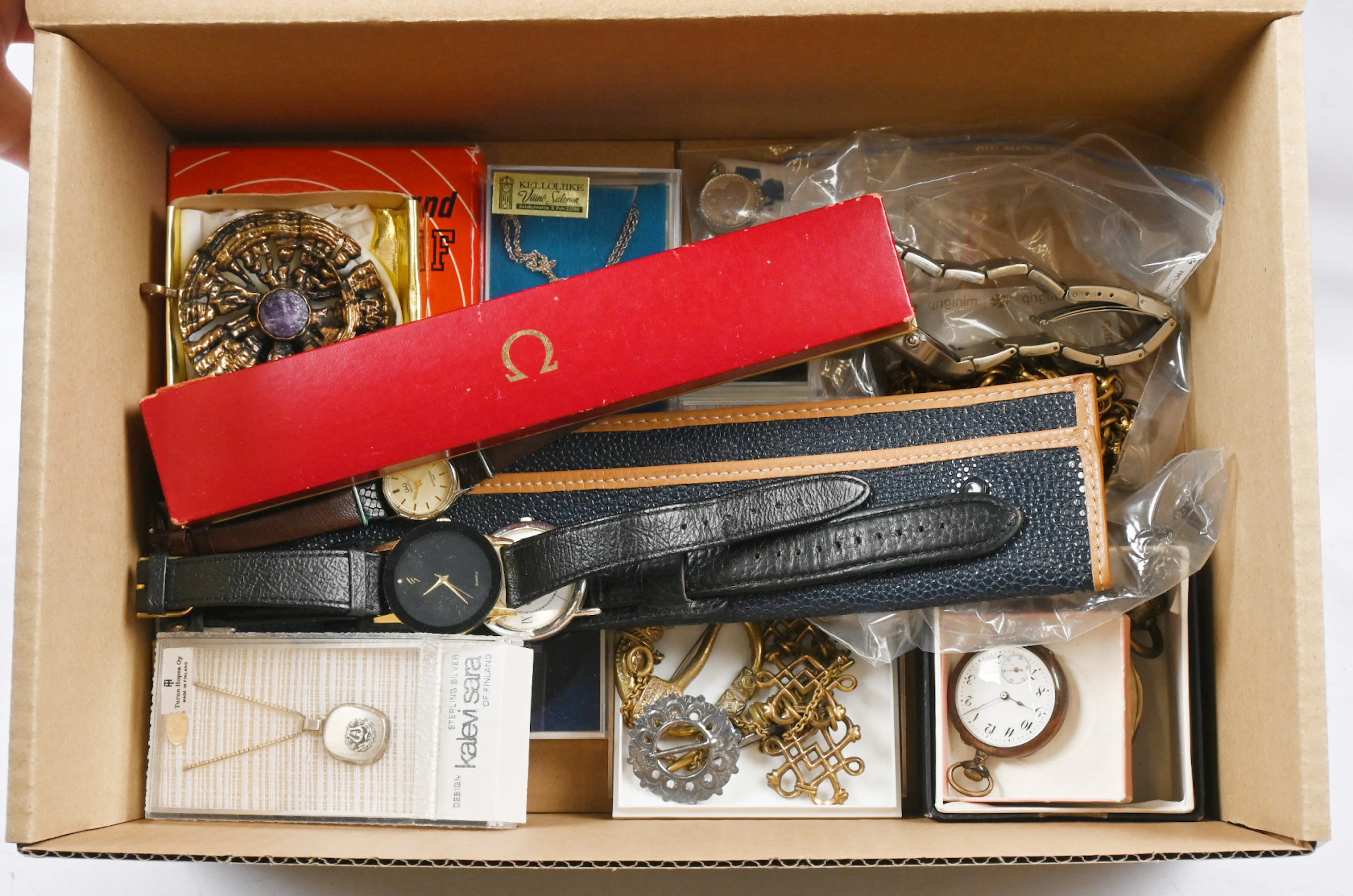 Jewelry, fine assortment including eg. "Virusmäen solki" and Setukaisen
