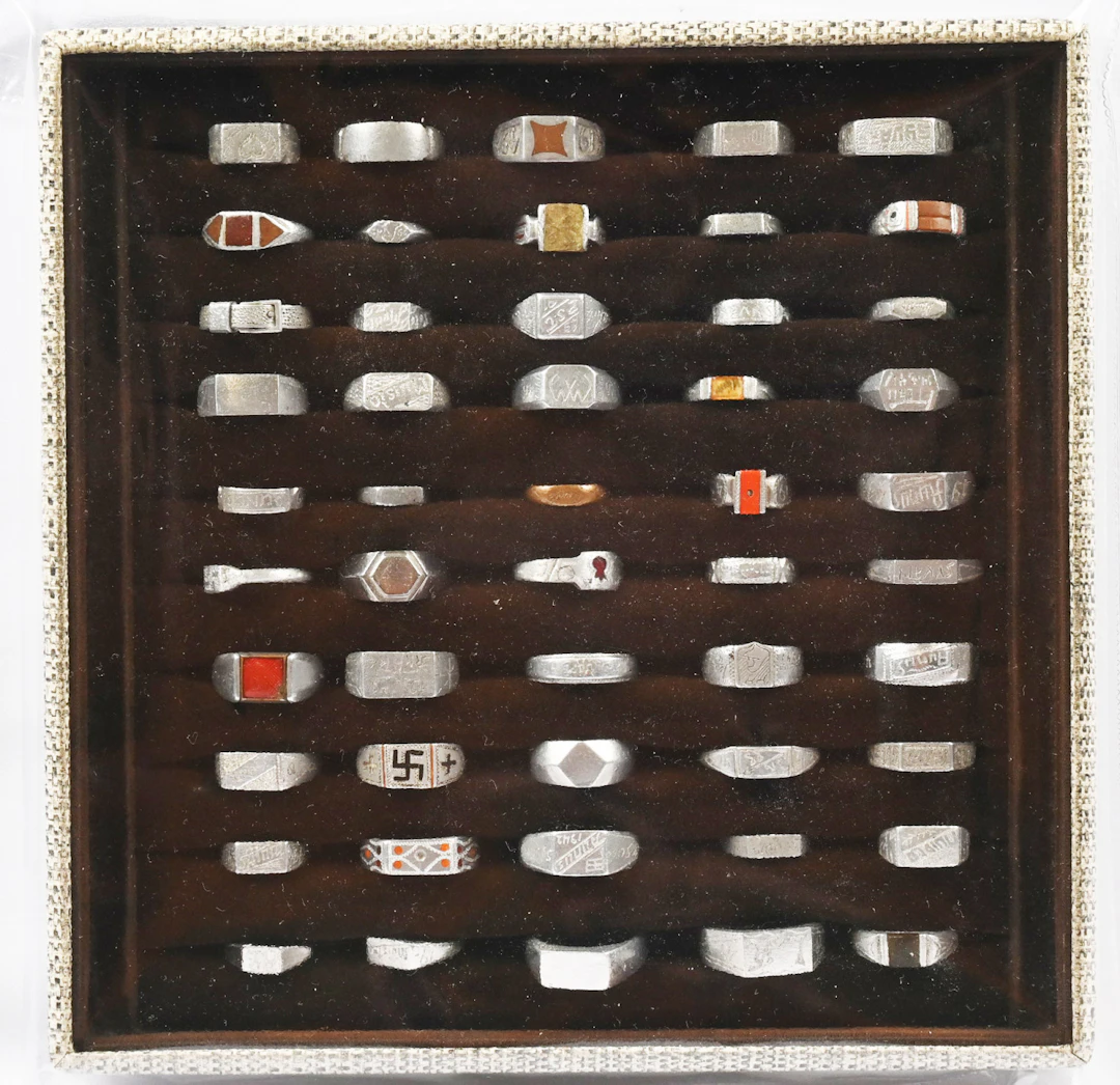 Collection of pastime works: rings from the era of the Continuation