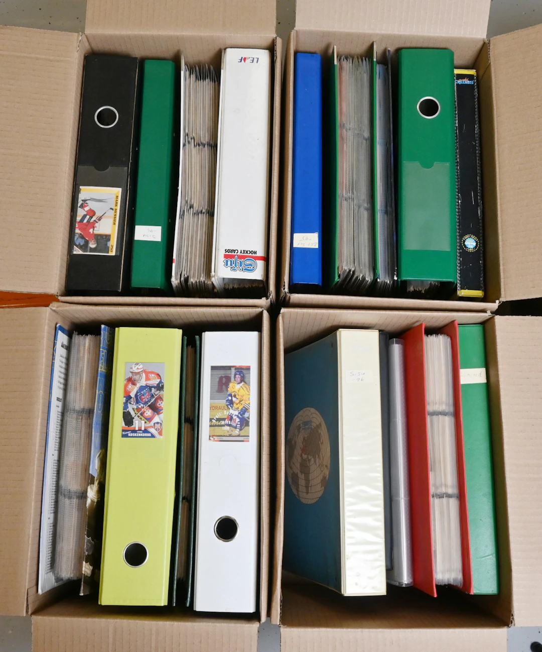 Hockey cards in 17 albums, mostly Finnish Hockey league cards from