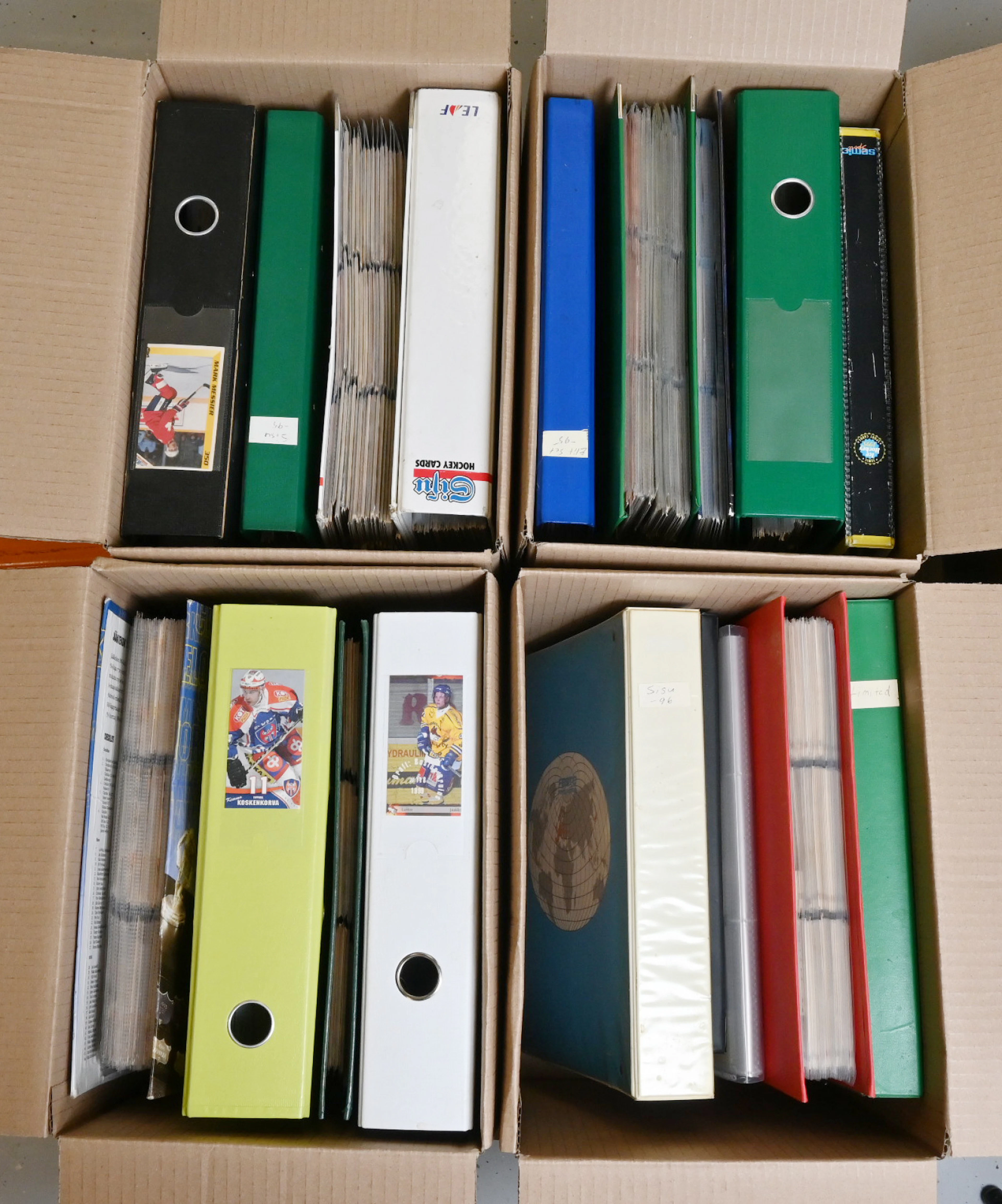 Hockey cards in 17 albums, mostly Finnish Hockey league cards from