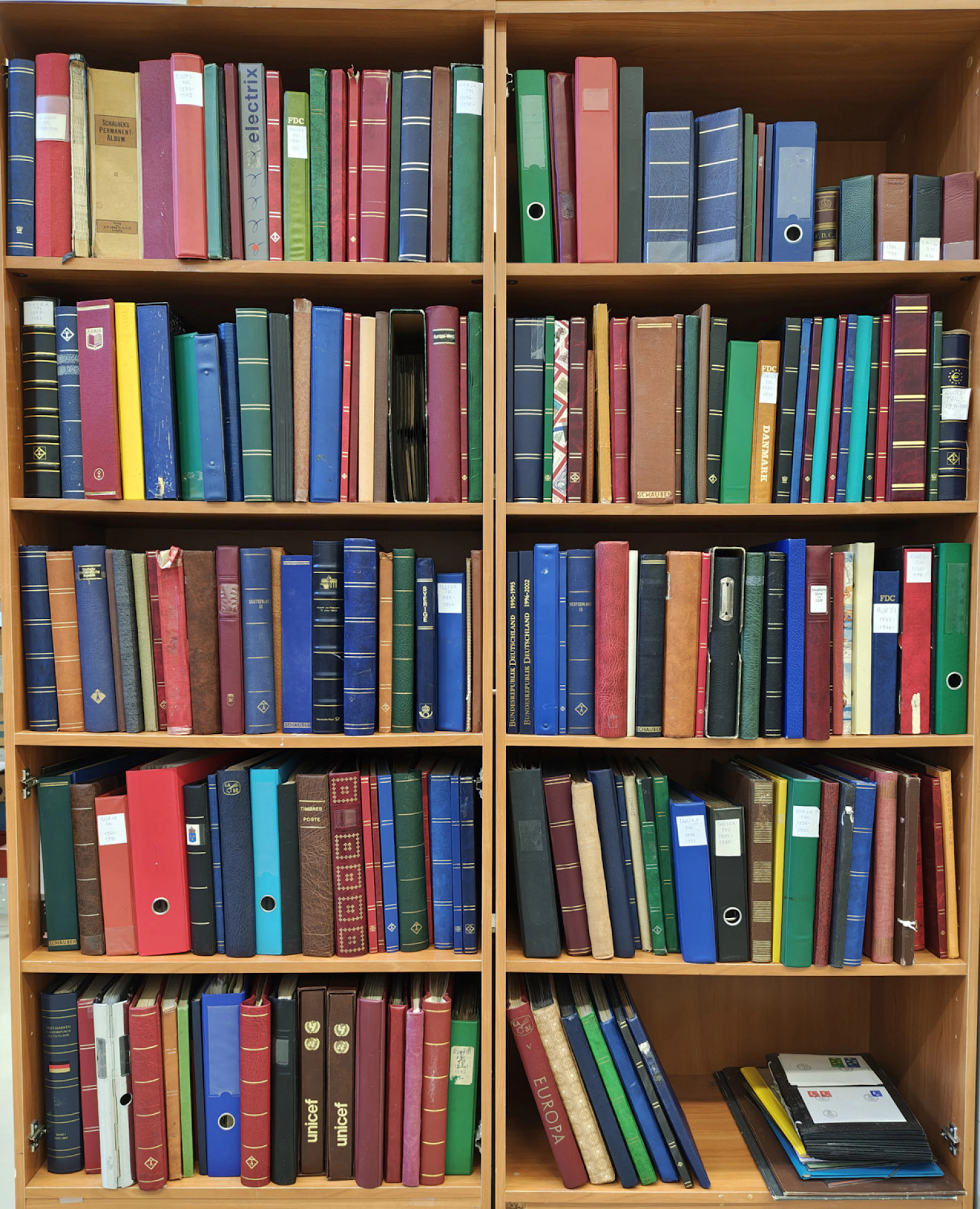 A BOOKSHELF OF material from around the world in over 190 albums/stockbooks.