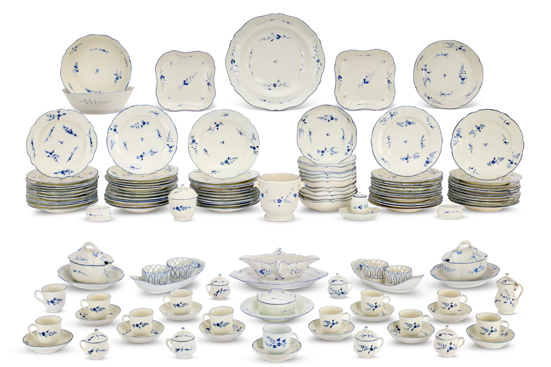 Partie De Service En Porcelaine Tendre