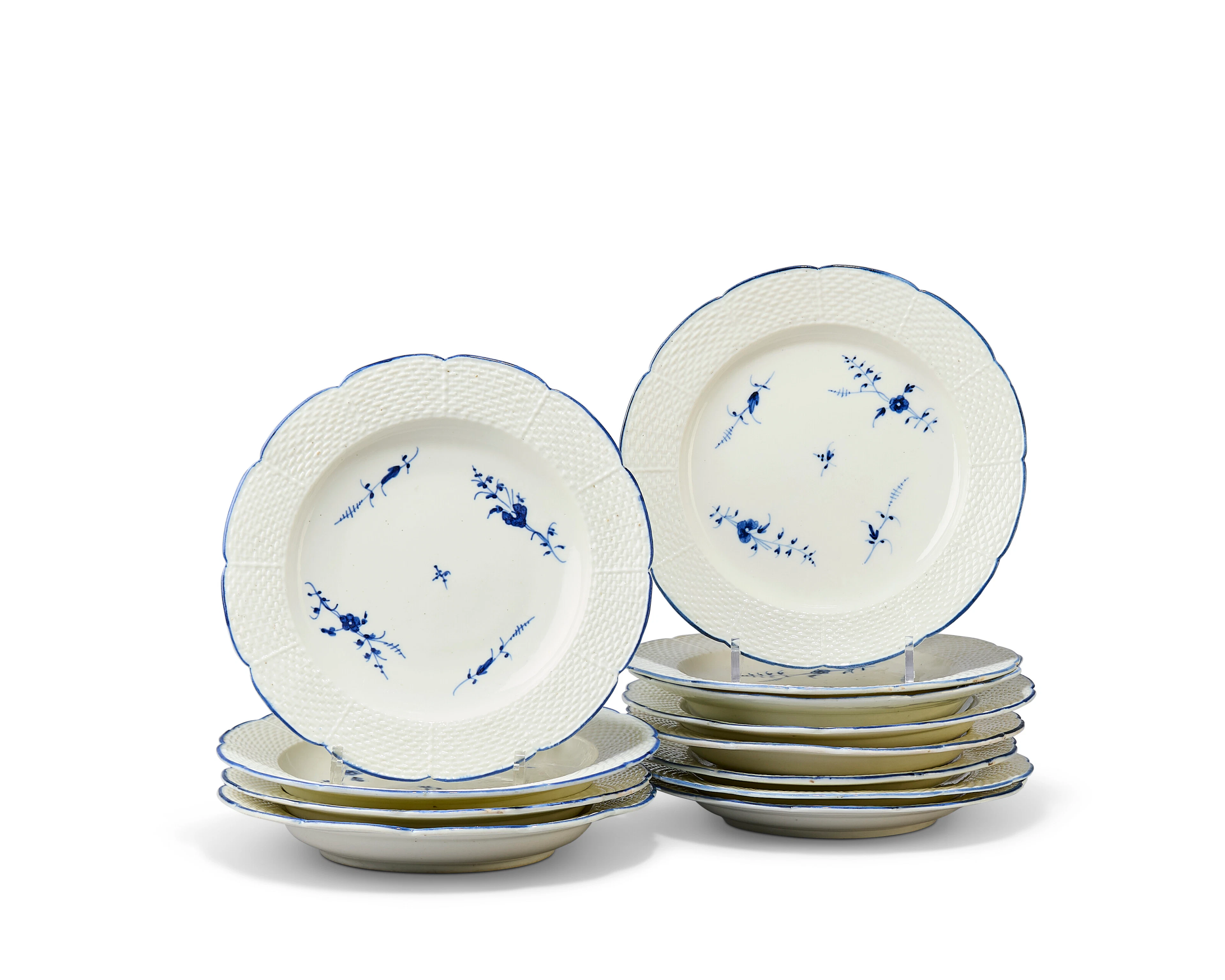 Suite De Onze Assiettes En Porcelaine