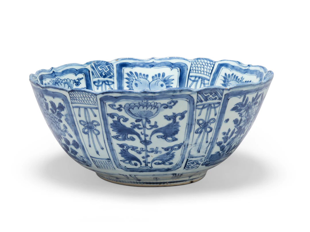 A Chinese Blue and White Large Kraak Bwol
