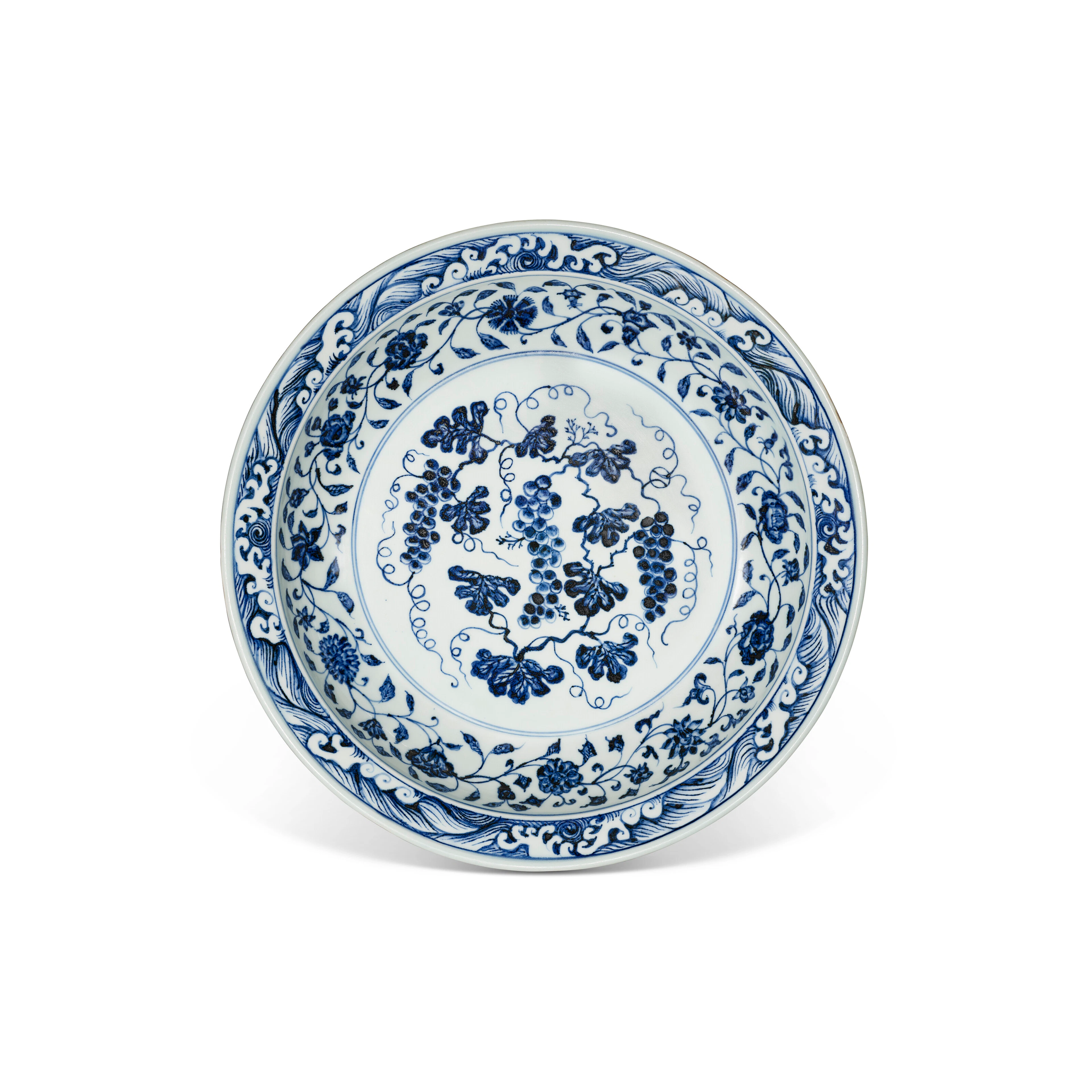 A FINELY PAINTED BLUE AND WHITE ‘GRAPES’ CHARGER