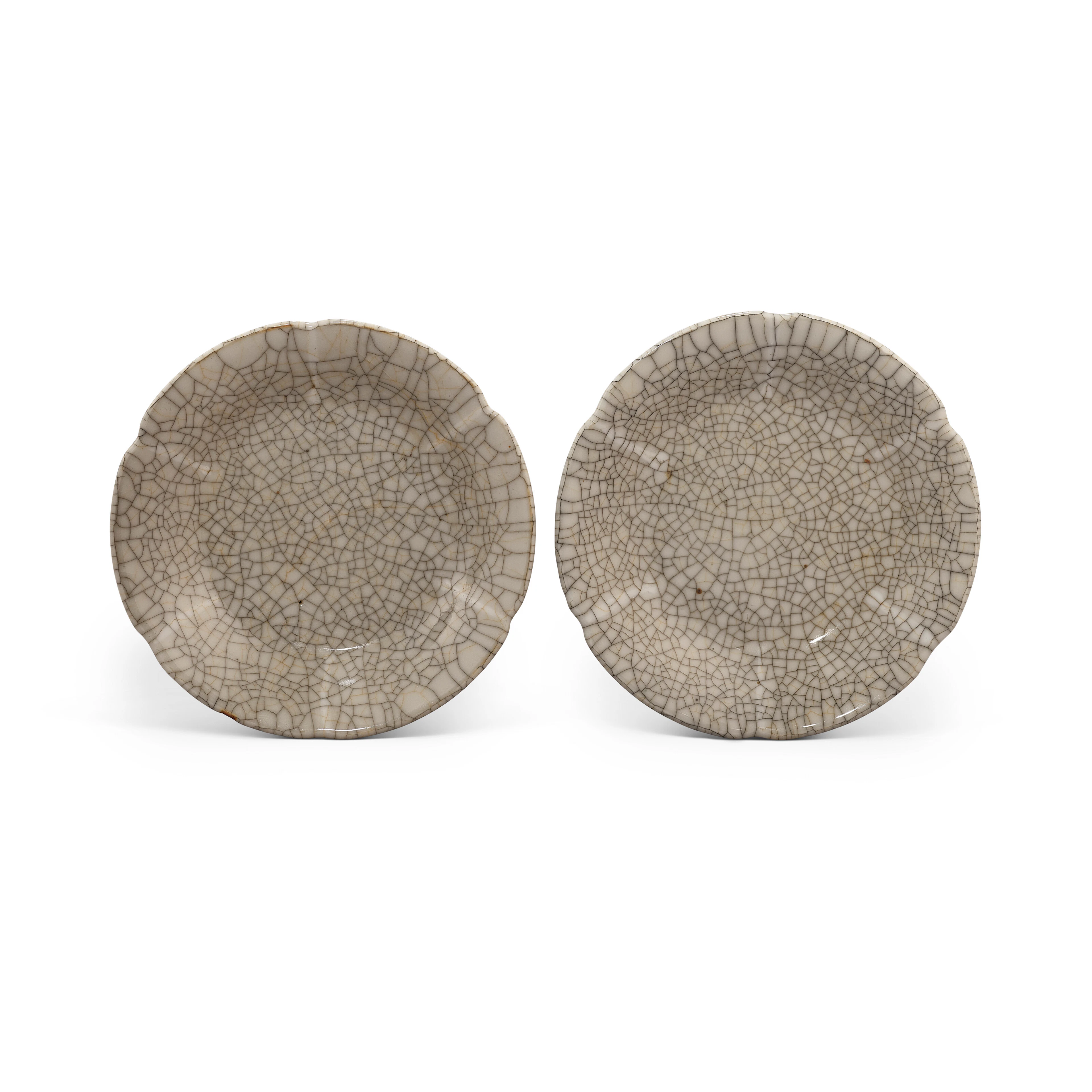 A Pair of Ge -Type Foliate Dishes