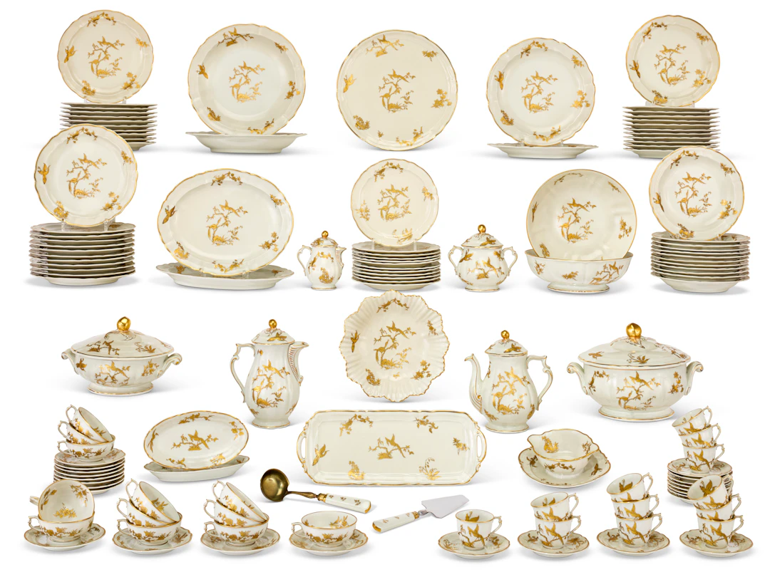 Partie De Service En Porcelaine
