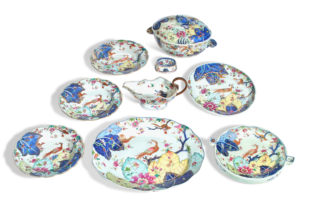 A Group of Chinese Export Porcelain 'Tobacco Leaf' Dinner Wares