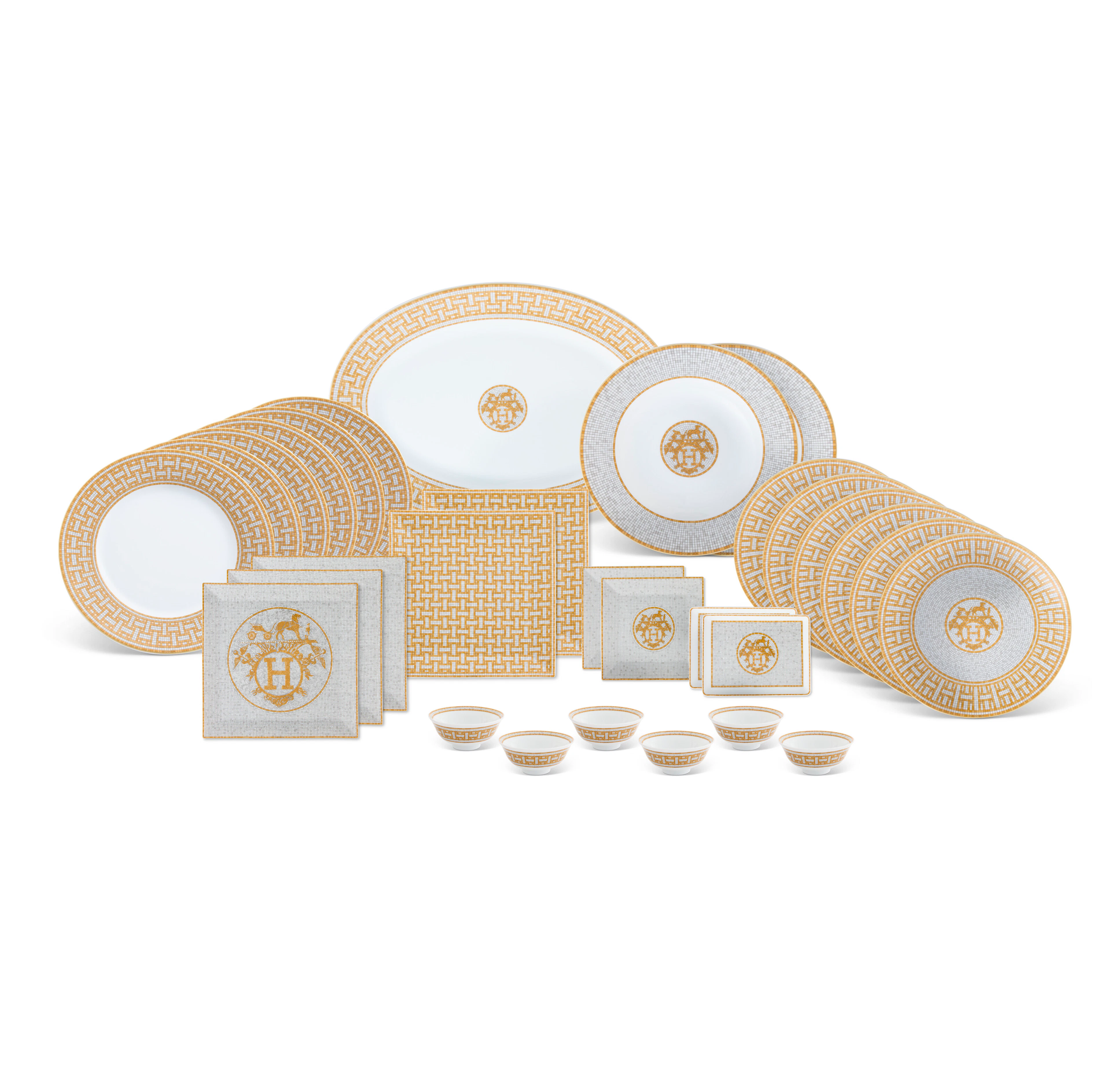 A SET OF THIRTY: MOSAÏQUE AU 24 GOLD PORCELAIN SET