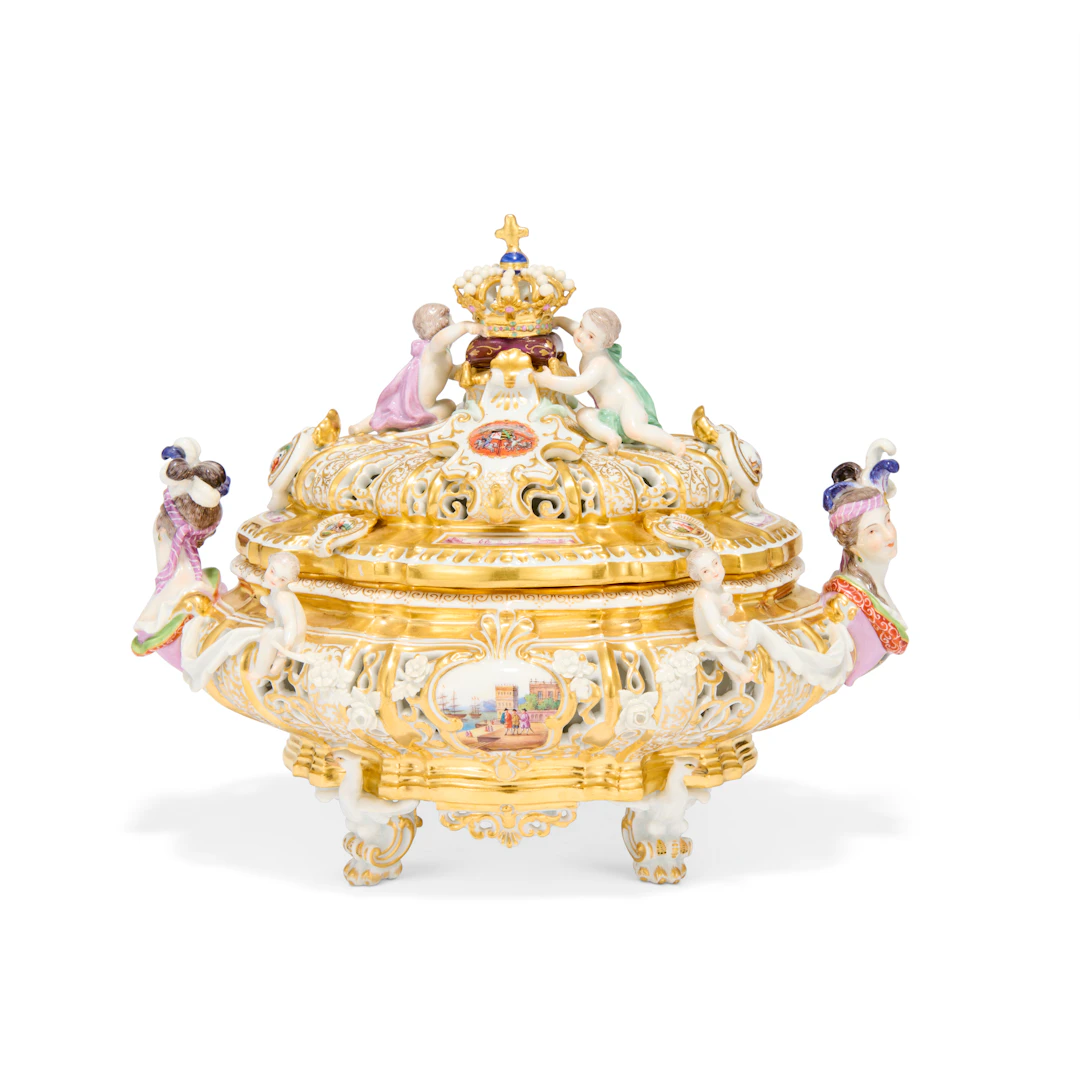 A Meissen Armorial Reticulated Box and Cover (Drüselkätschen)