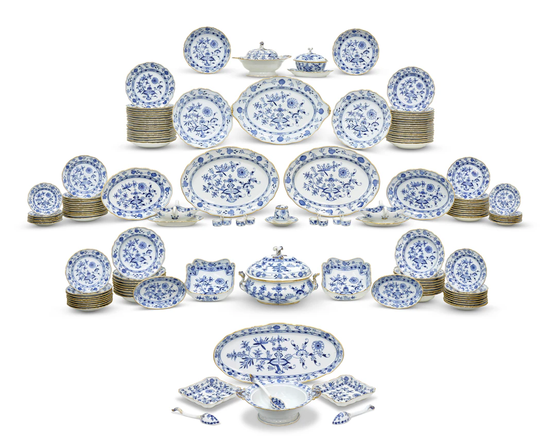 Importante Partie De Service En Porcelaine