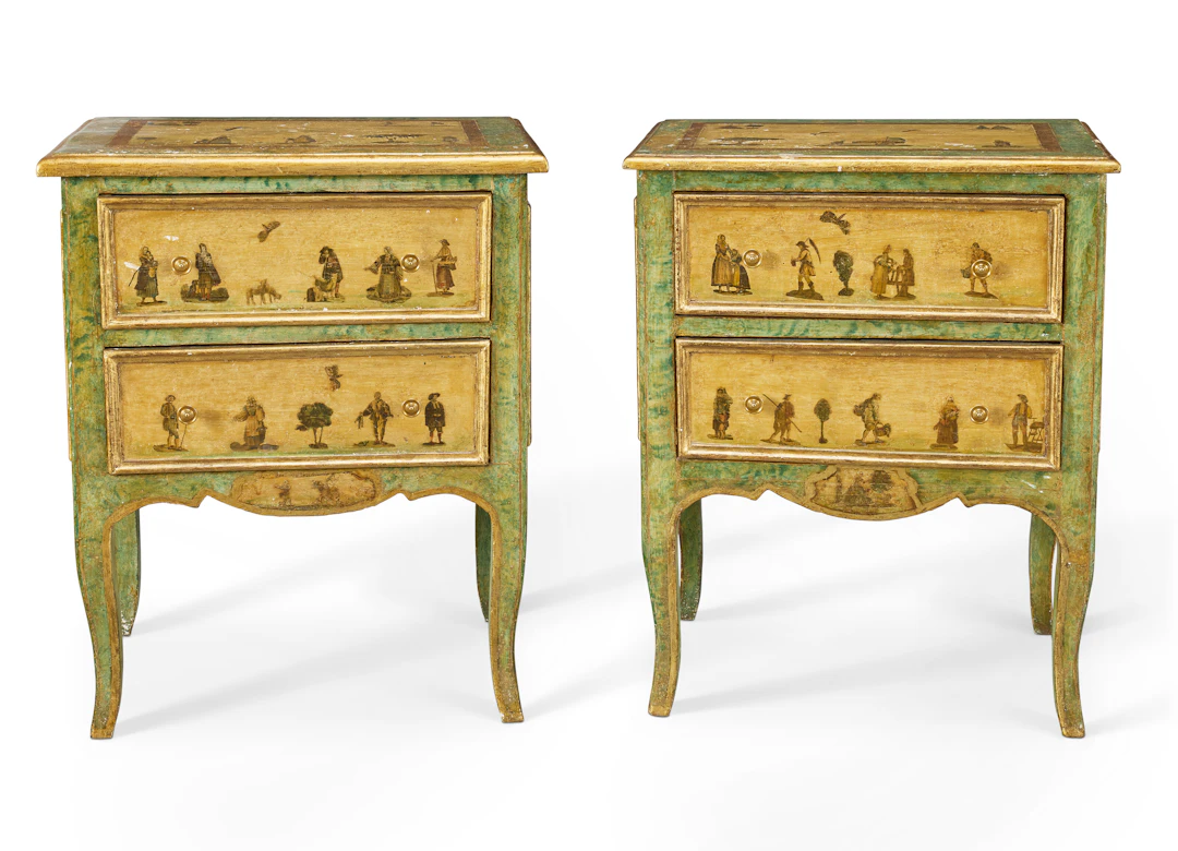 Paire De Commodes De Style Rococo