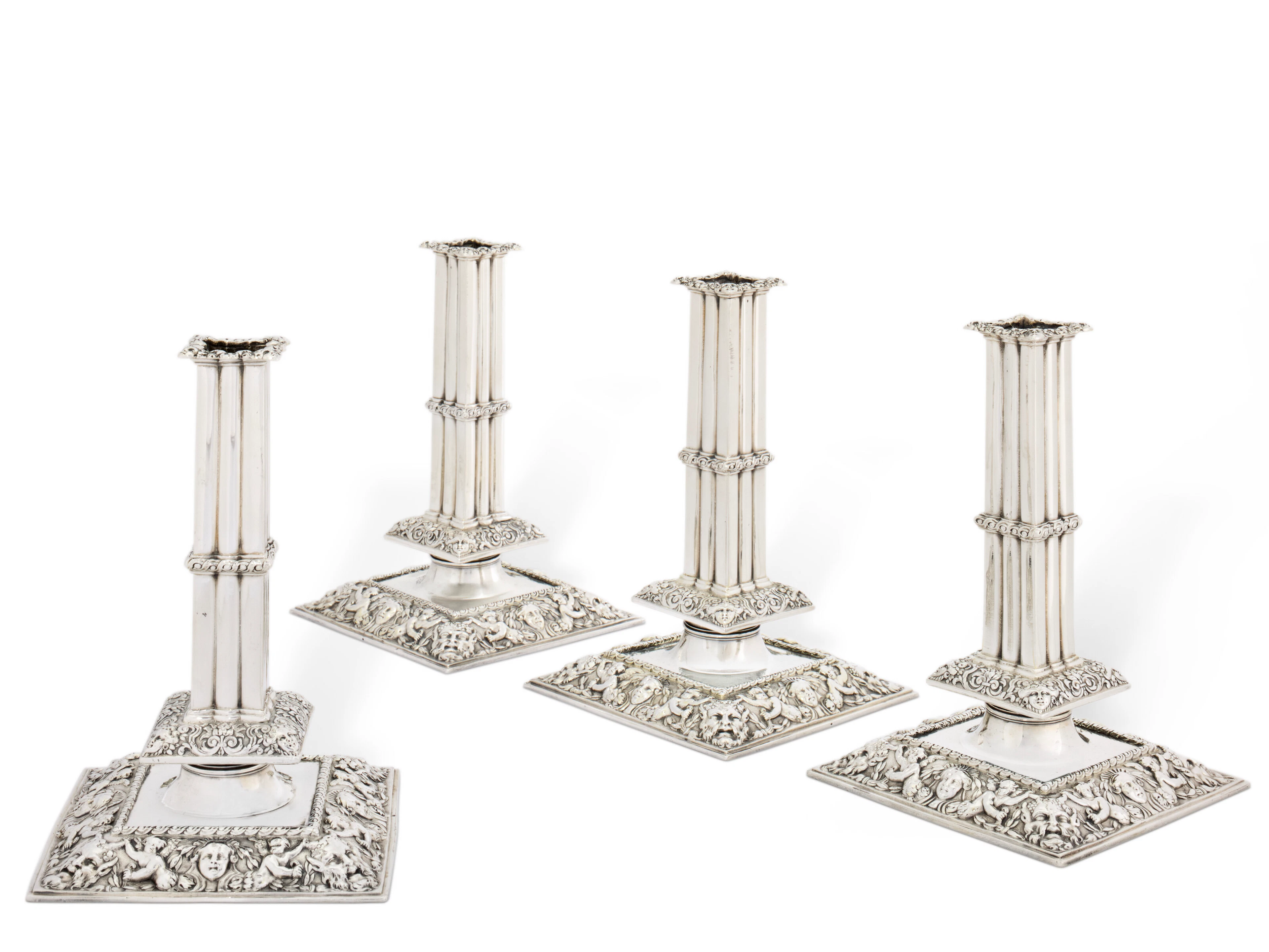 Suite De Quatre Flambeaux En Argent D'époque Louis Xiv
