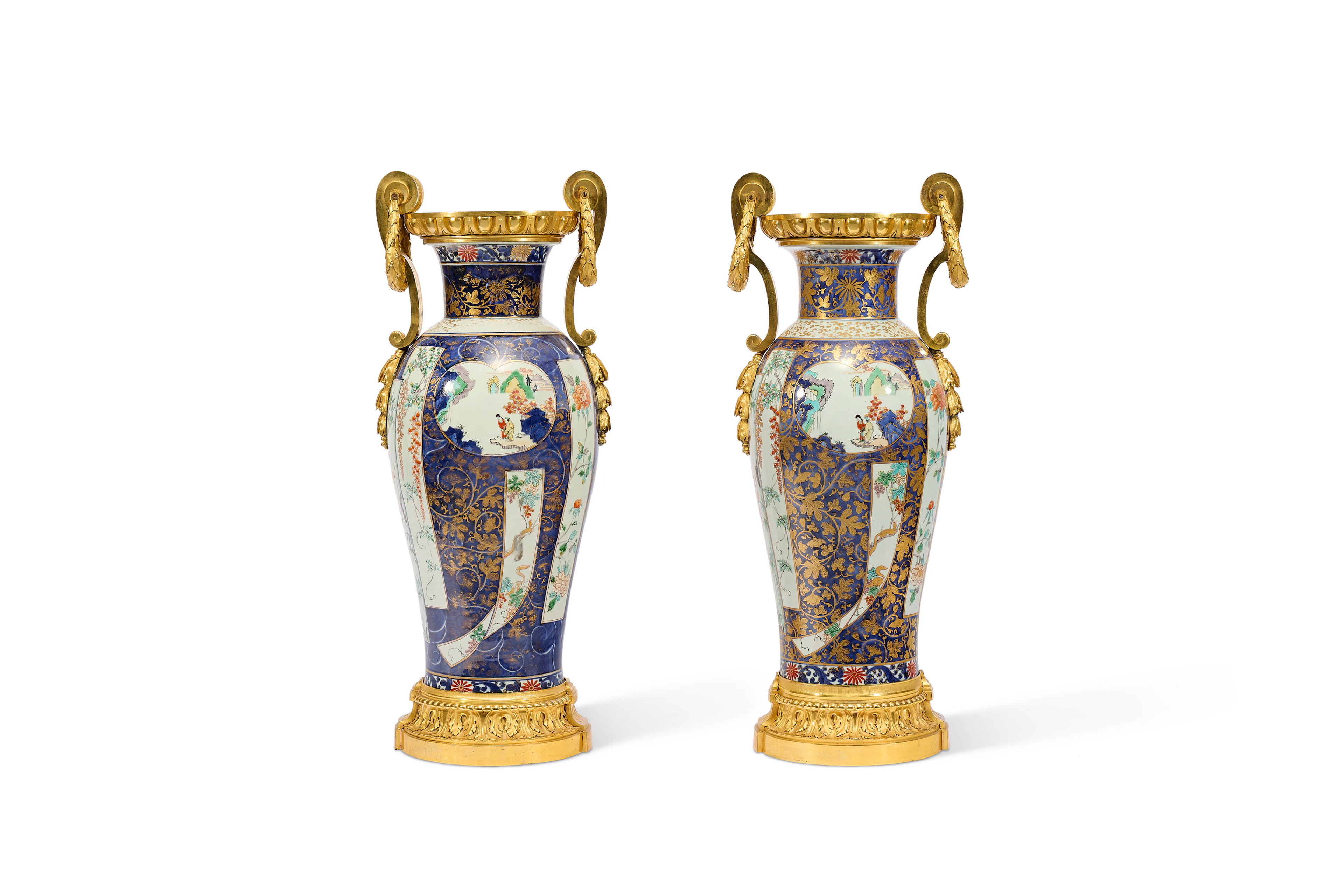 PAIRE DE VASES MONTÉS D’ÉPOQUE LOUIS XVI
