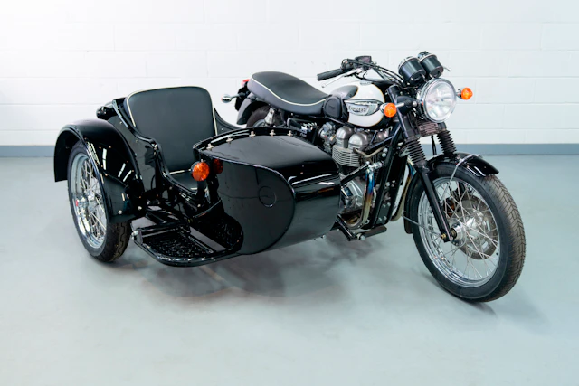 2004 Triumph Bonneville T100 with Dmc Sidecar