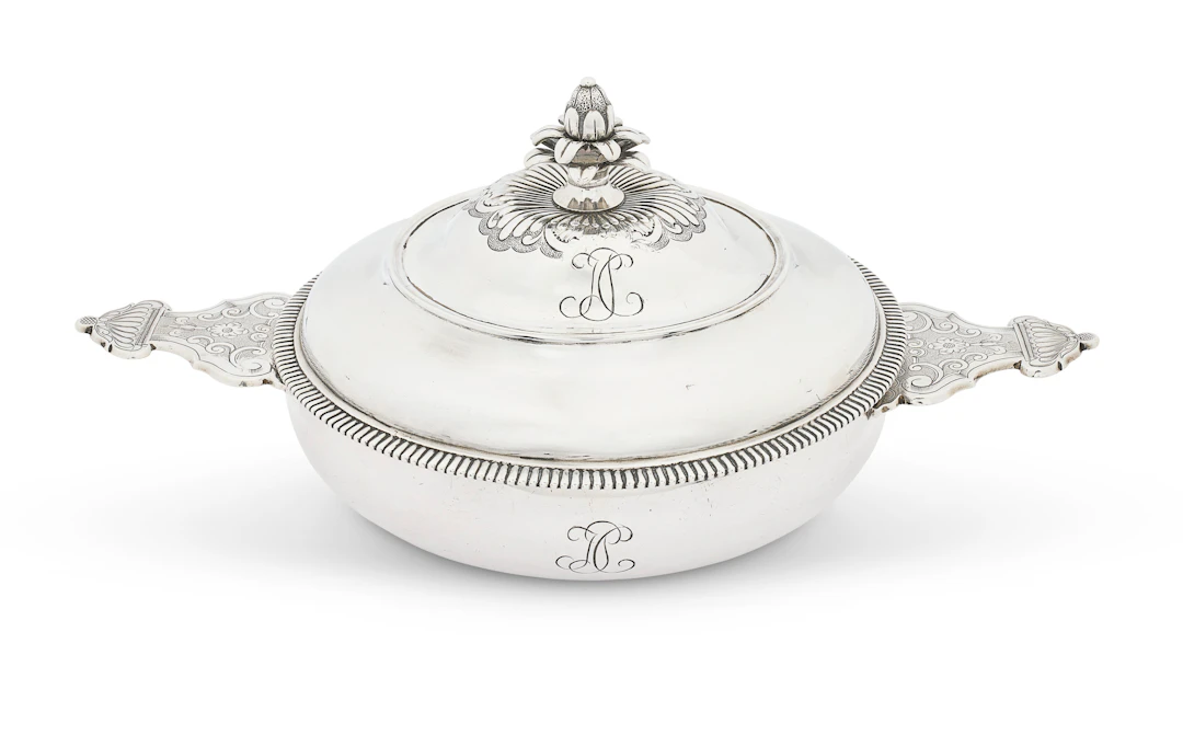 Écuelle Et Couvercle En Argent D’époque Louis Xv