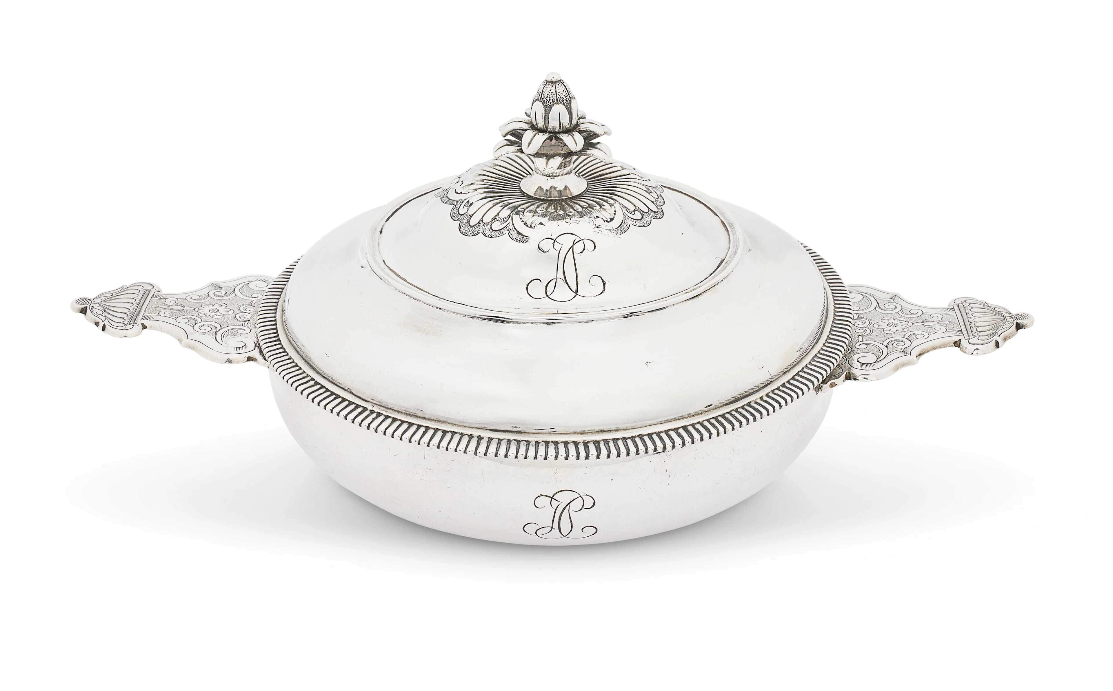 Écuelle Et Couvercle En Argent D’époque Louis Xv