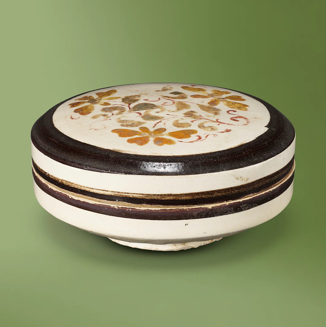 A Cizhou Painted 'Floral' Circular Box and Cover