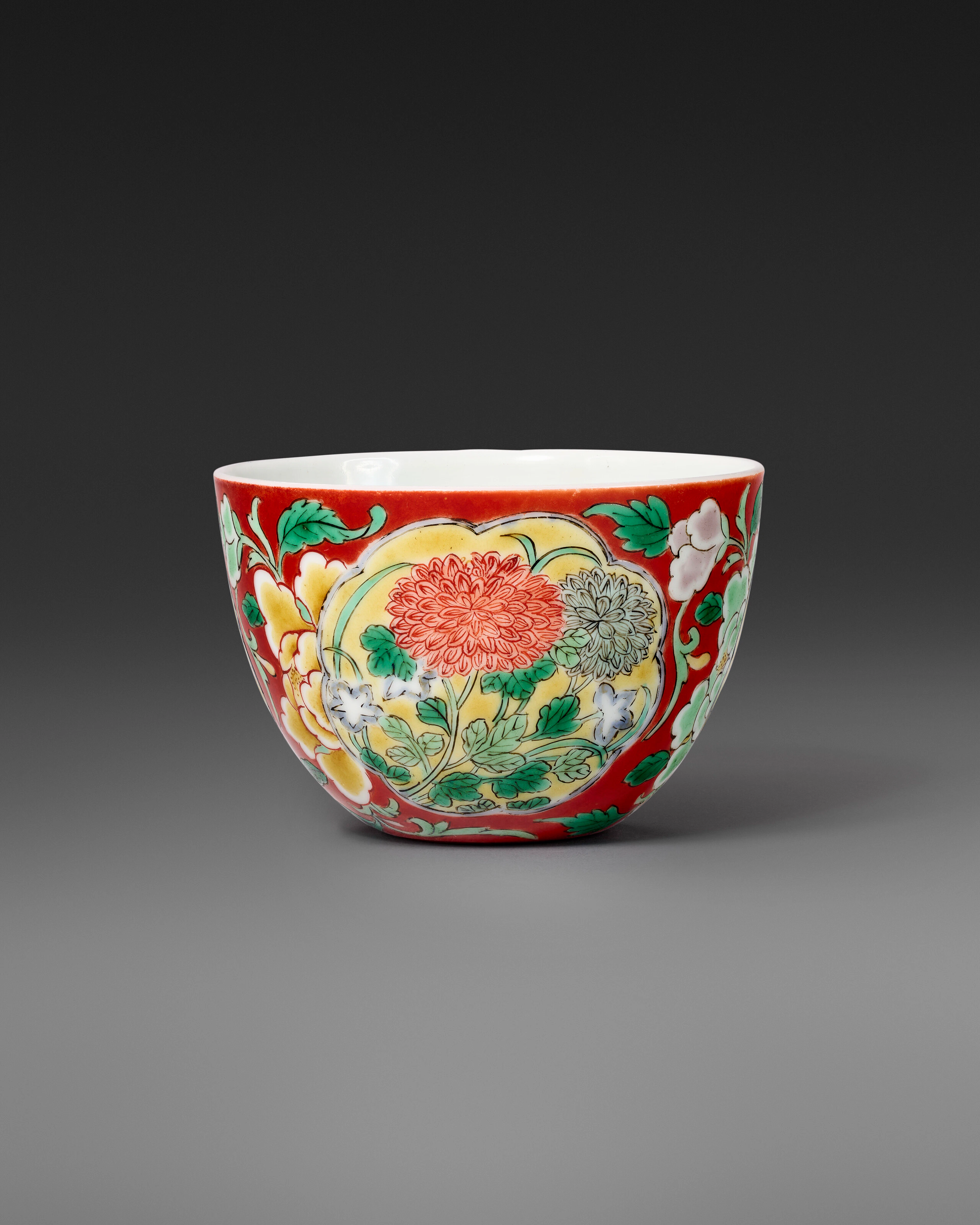 AN EXCEPTIONALLY RARE IMPERIAL CORAL-GROUND FALANGCAI 'FLORAL' WINE CUP
