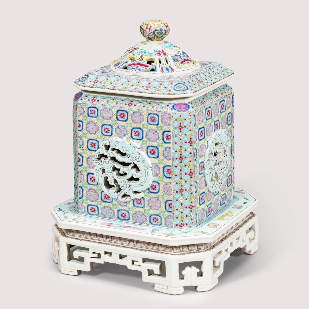An Exceptional and Possibly Unique Yangcai Reticulated ‘Dragon Roundel’
