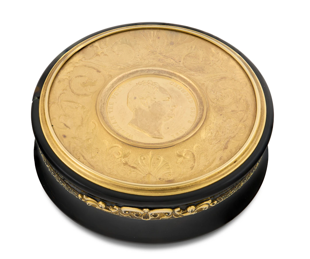 Bonbonnière De Présentation En Écaille Montée En or D'époque William Iv