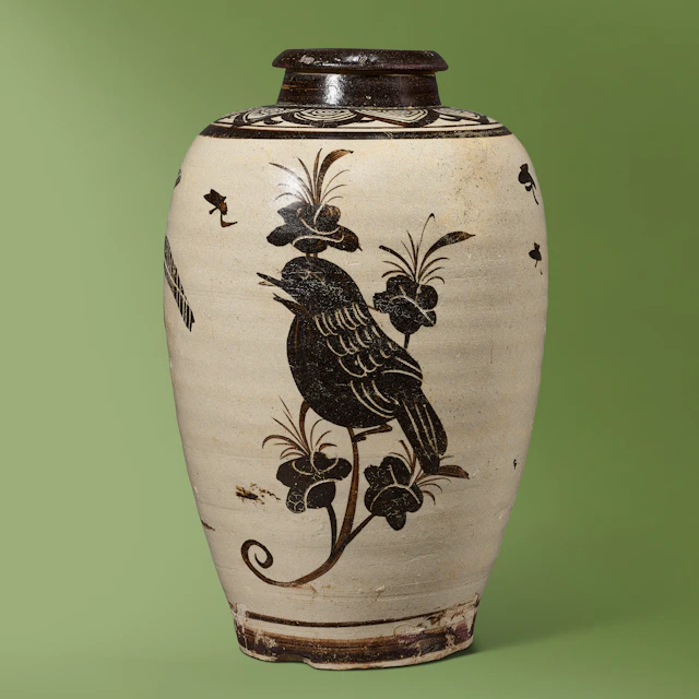A Jizhou Painted and Incised 'Bird and Flower' Vase, Meiping