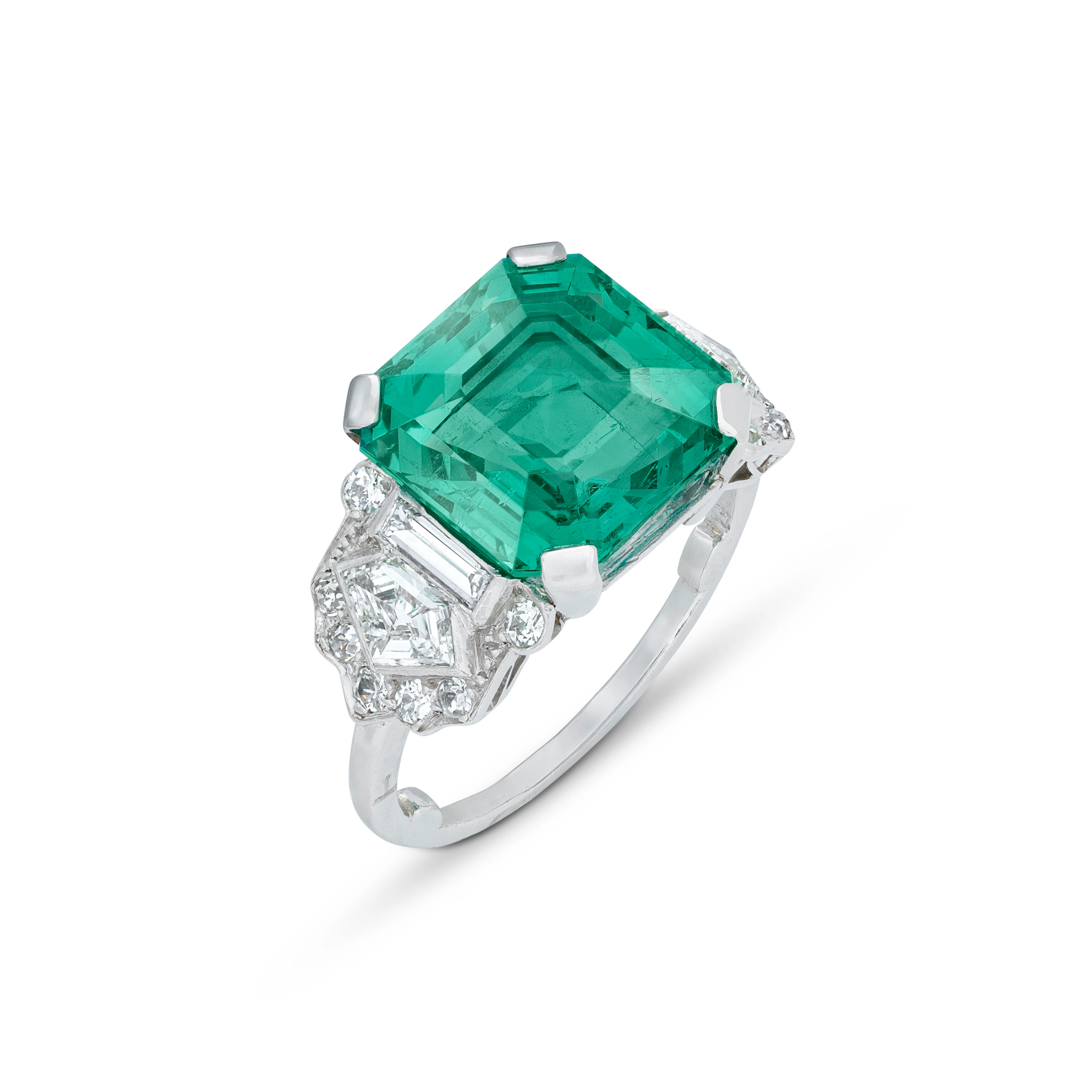 EMERALD AND DIAMOND RING