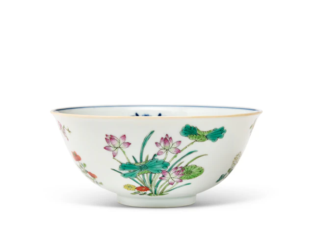 A Famille Rose and Blue and White 'Floral' Bowl