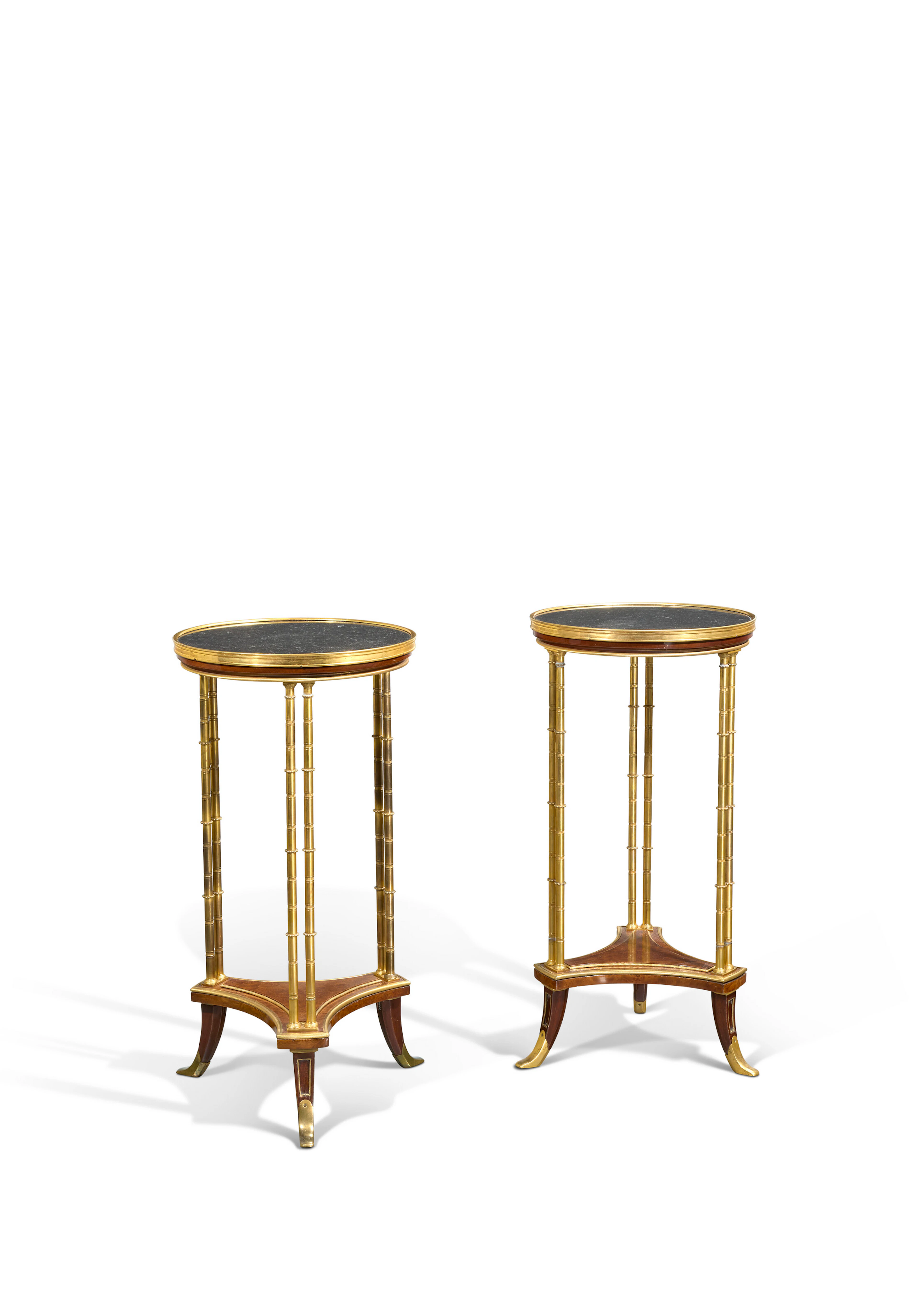 Paire De Guéridons Tripodes De Style Louis Xvi