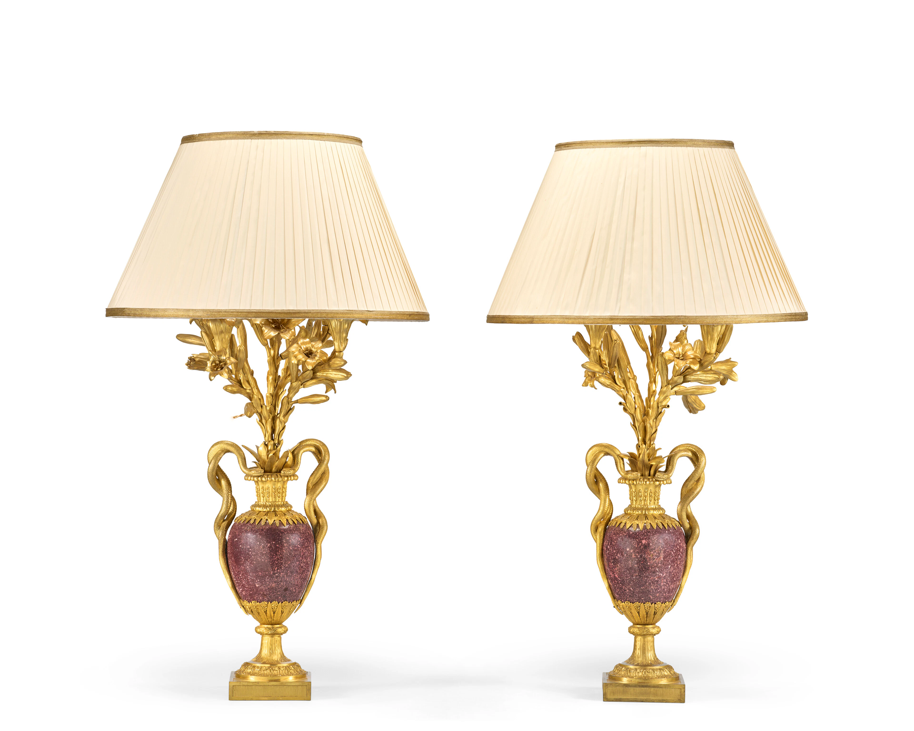 Paire De Candélabres De Style Louis Xvi Montée En Lampes