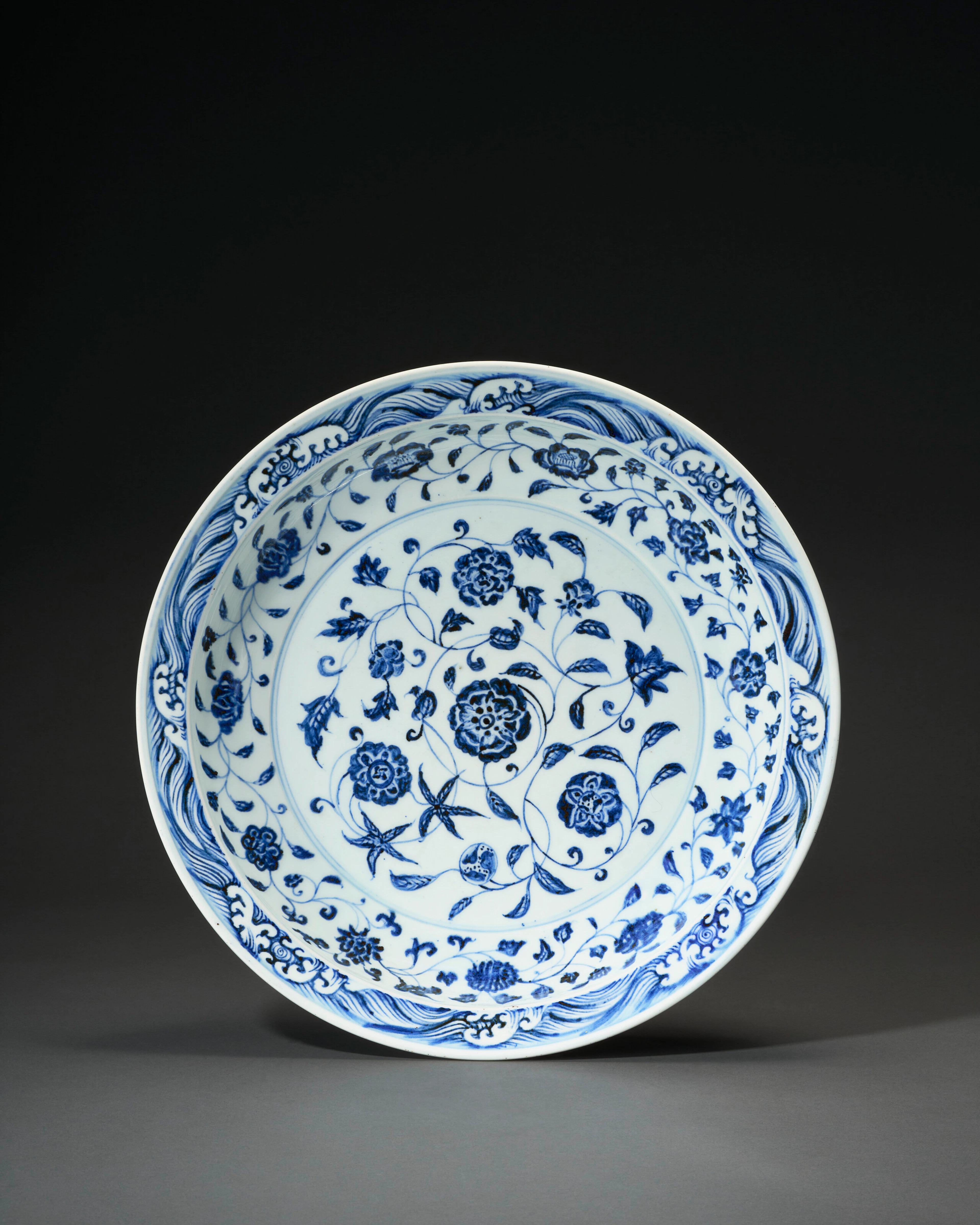 A LARGE BLUE AND WHITE 'FLORAL SCROLL' DISH