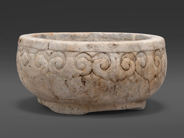A White Marble ' Ruyi ' Jardiniére