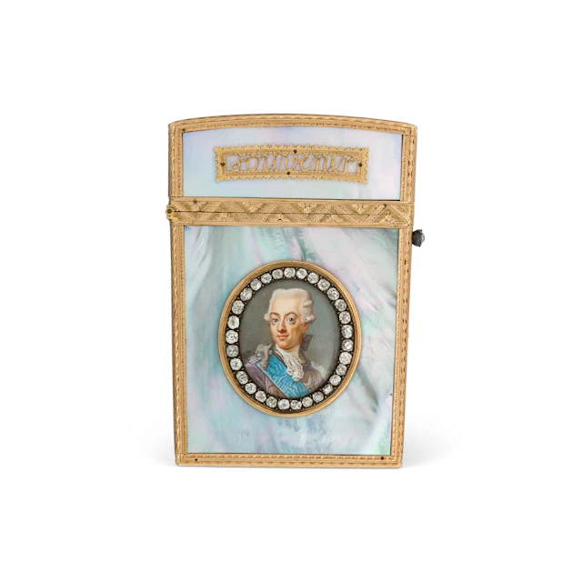 Swedish Gold-Mounted Mother-Of-Pearl Étui Set with a Miniature, Circa 1790