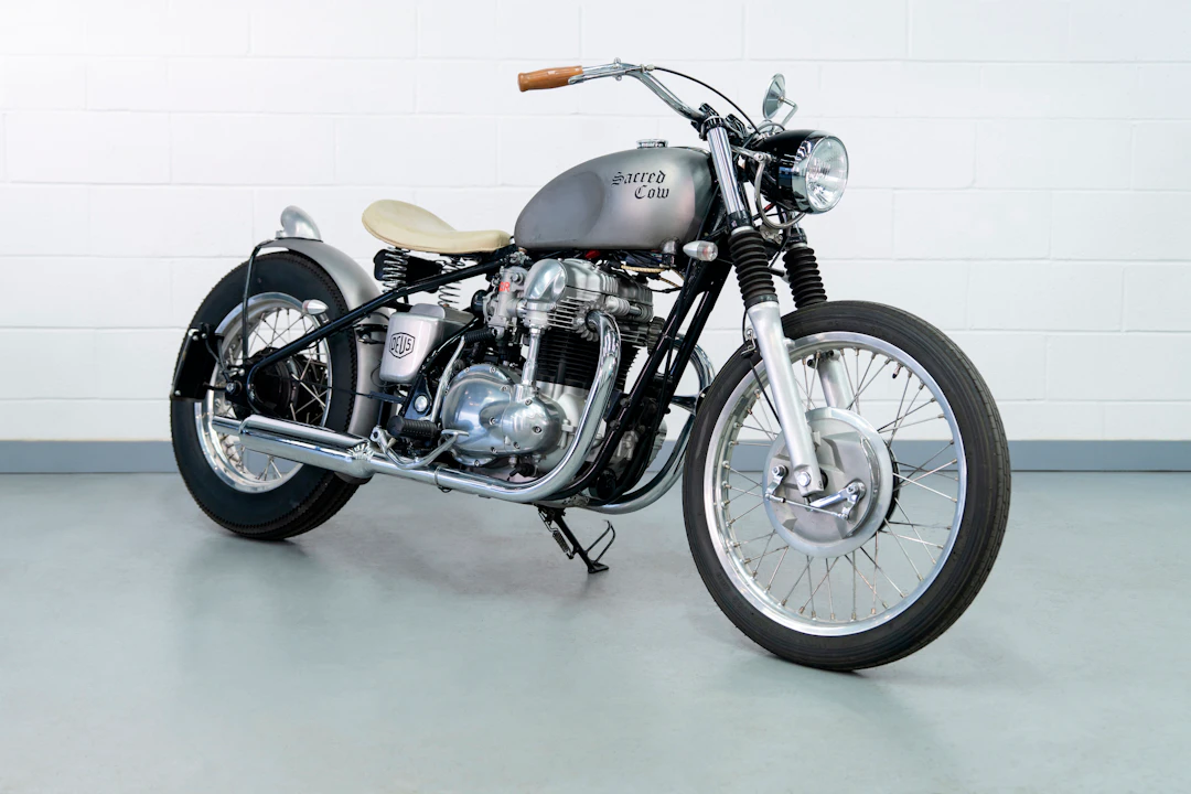 1999 Kawasaki W650 Custom by Deus Ex Machina
