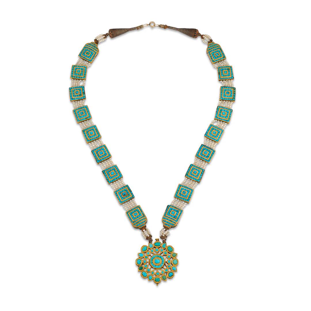 A Turquoise-Inset Gold Necklace