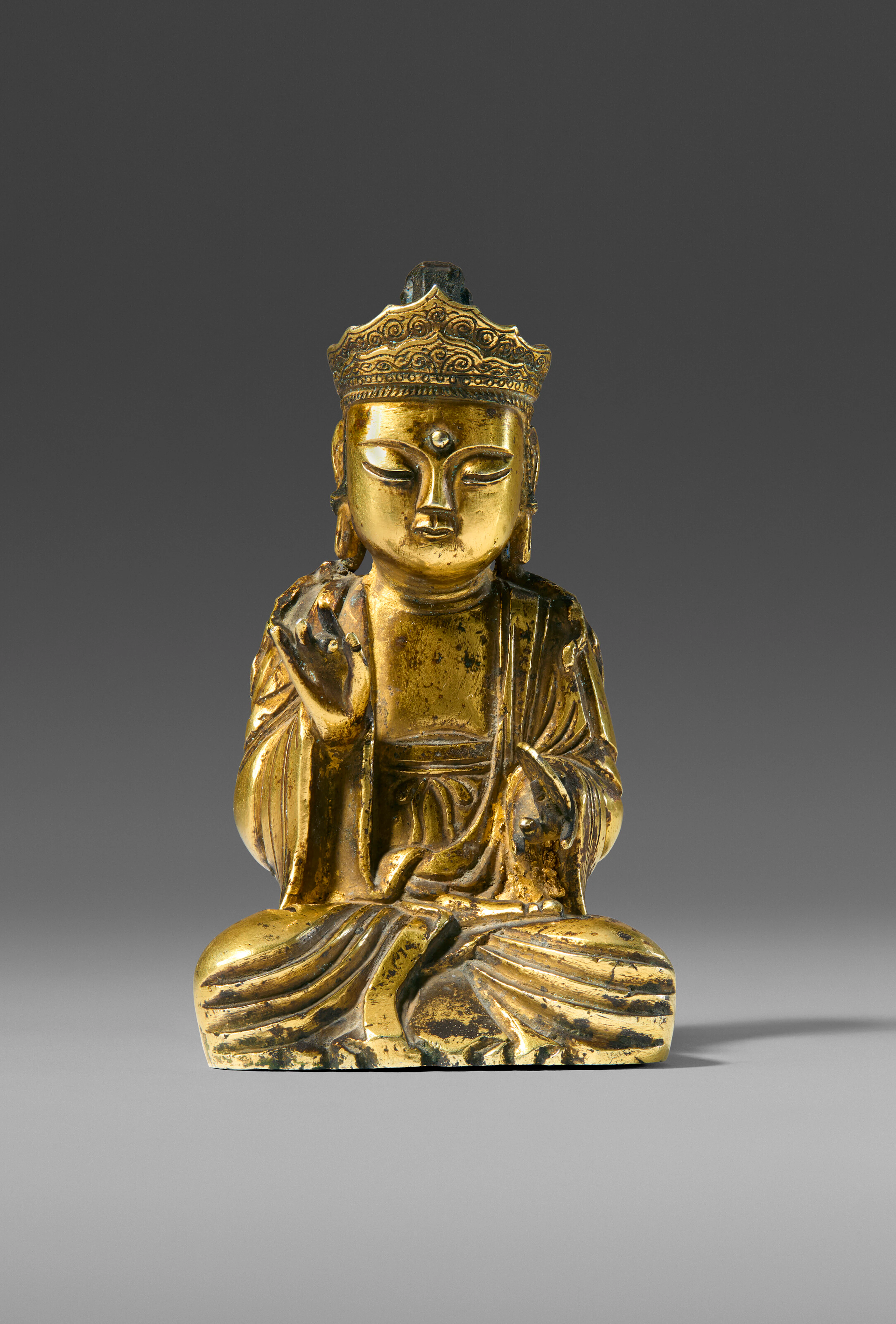 A GILT-BRONZE SCULPTURE OF SEATED GWANSE'EUM BOSAL (BODHISATTVA AVALOKITESVARA)